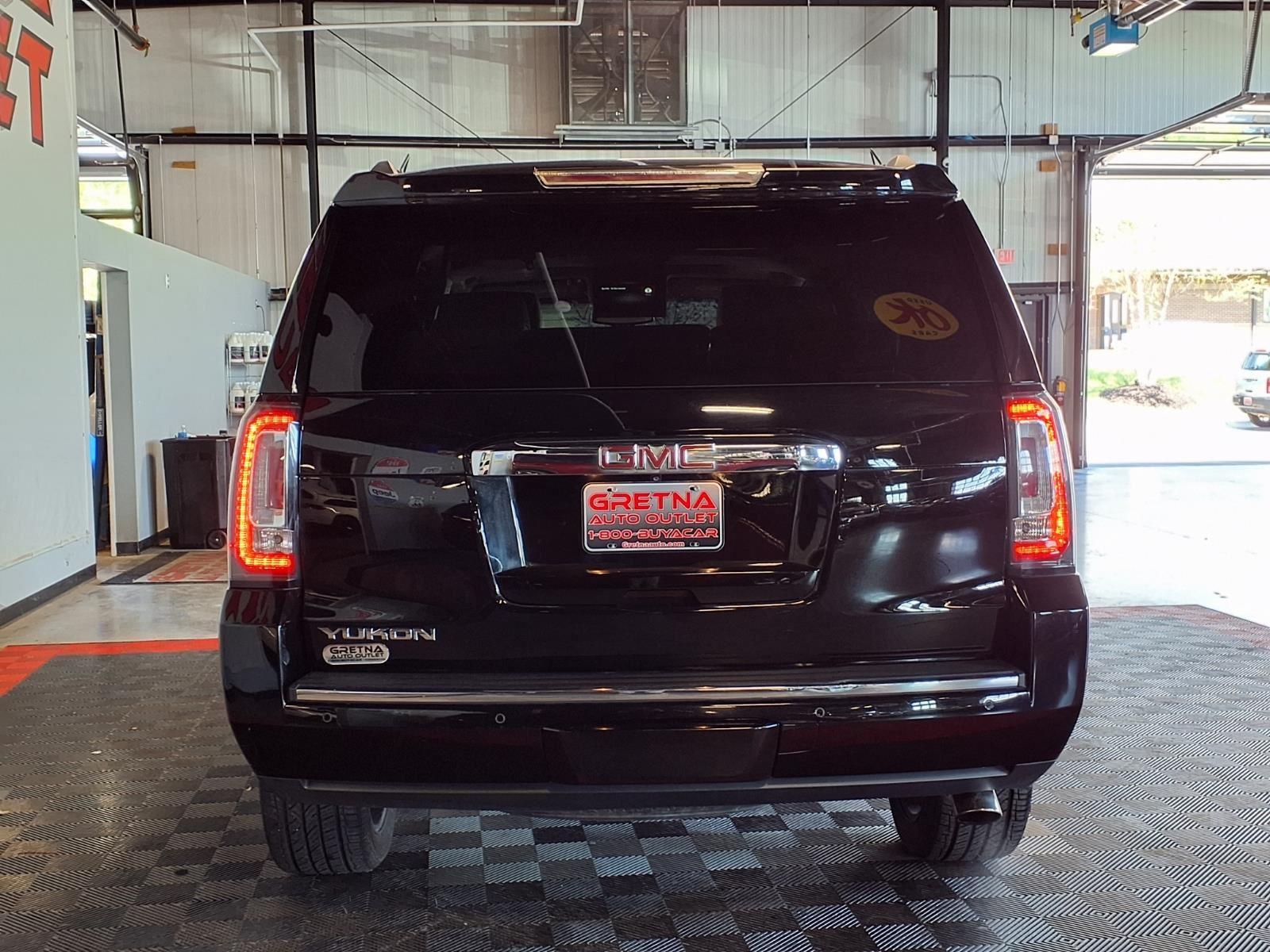 2015 GMC Yukon Denali - Onyx Black exterior view 5