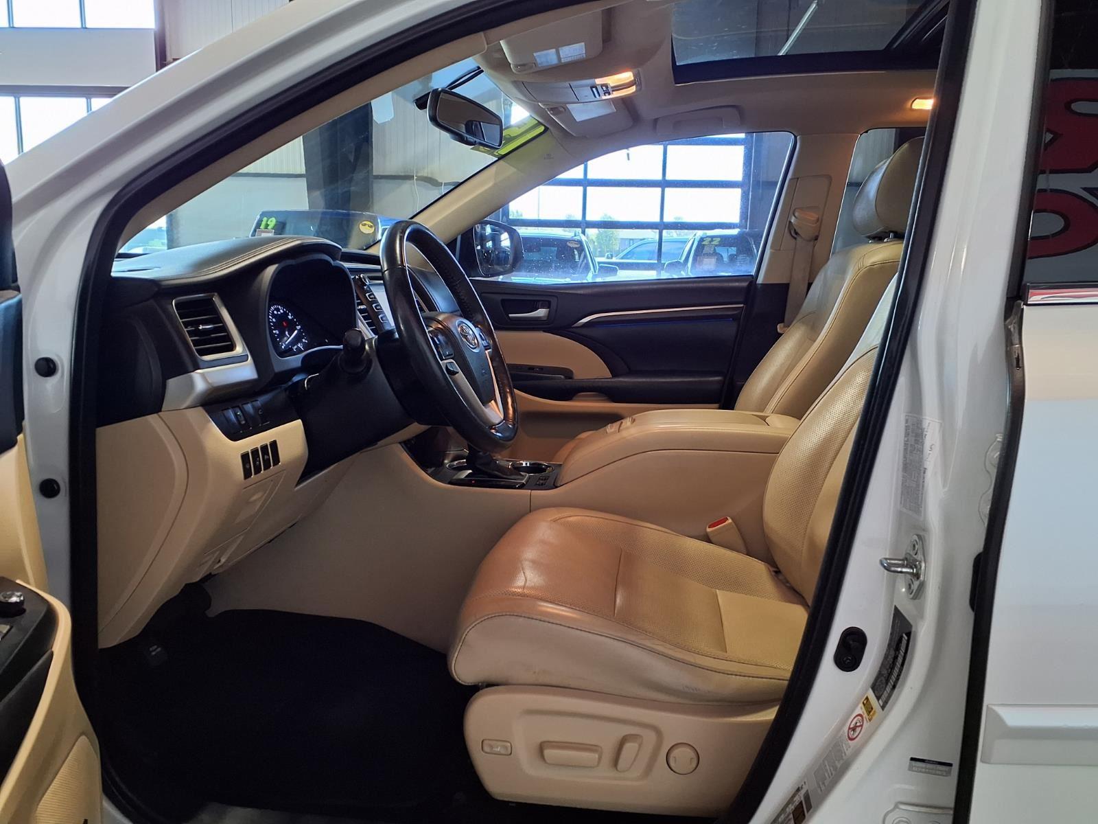 2015 TOYOTA HIGHLANDER - WHITE exterior view 20
