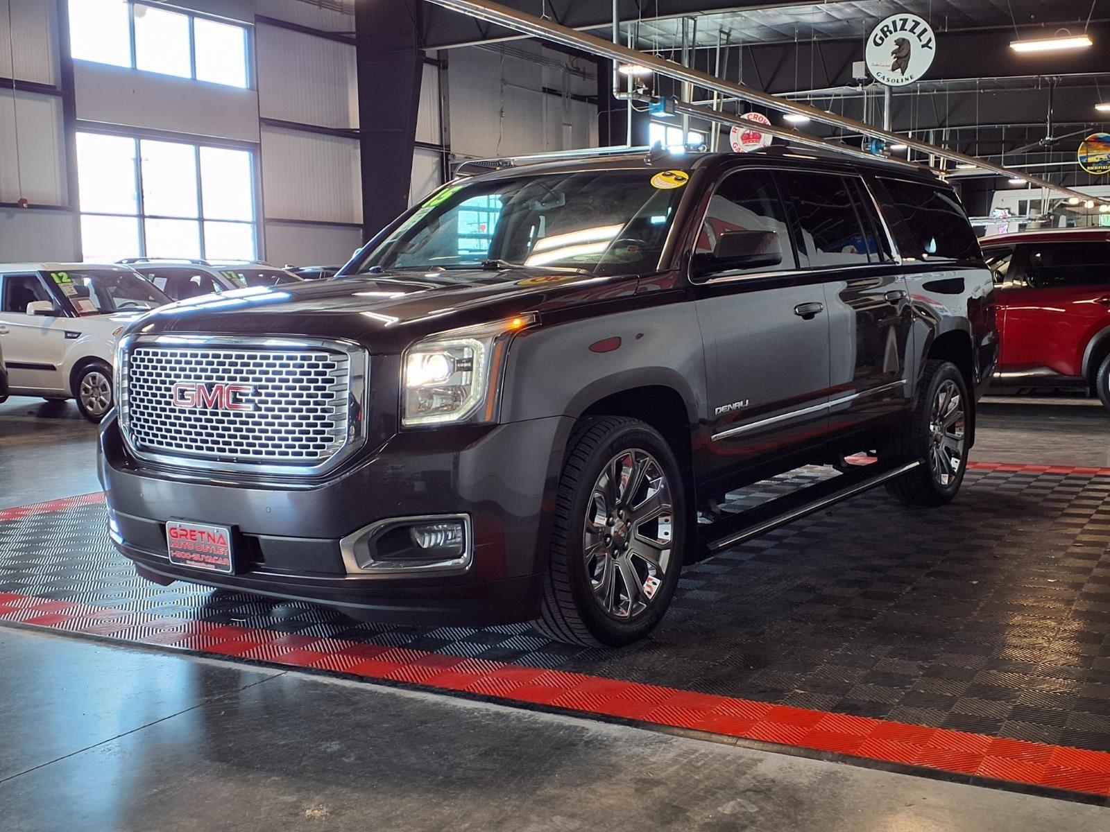 2015 GMC Yukon XL Denali - Iridium Metallic exterior view 3
