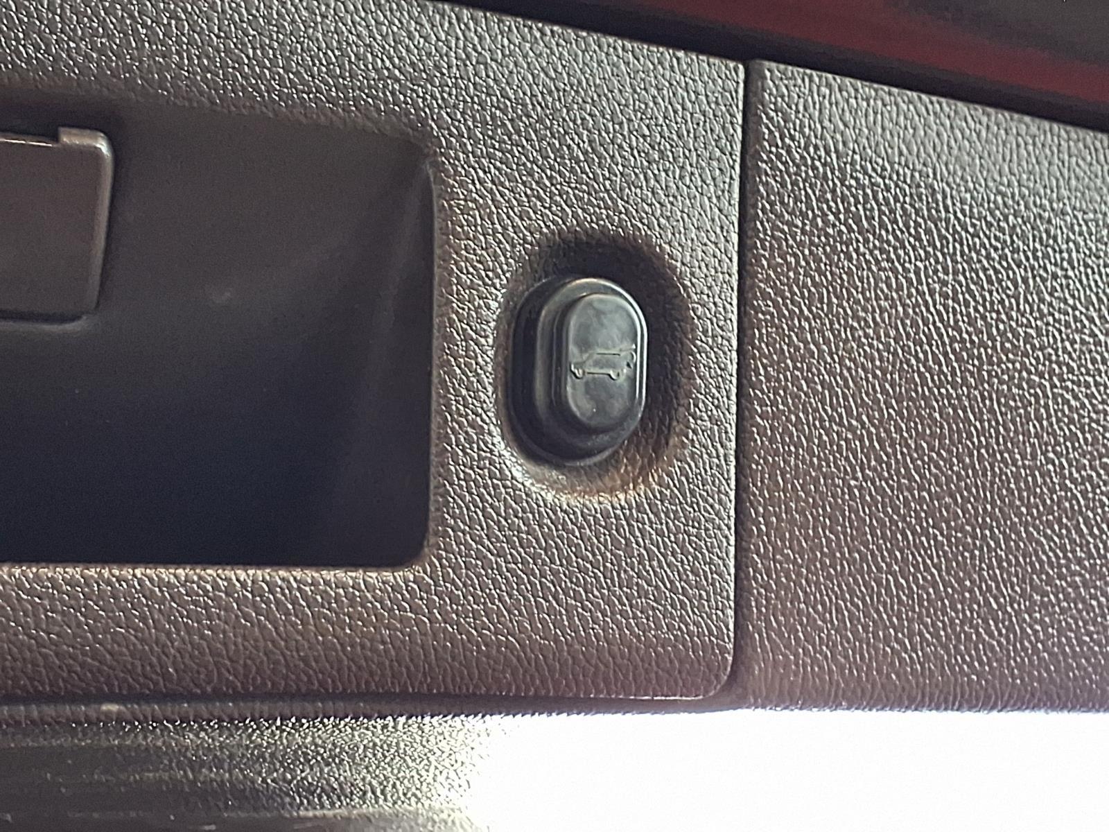 2015 GMC Yukon XL Denali - Iridium Metallic exterior view 6