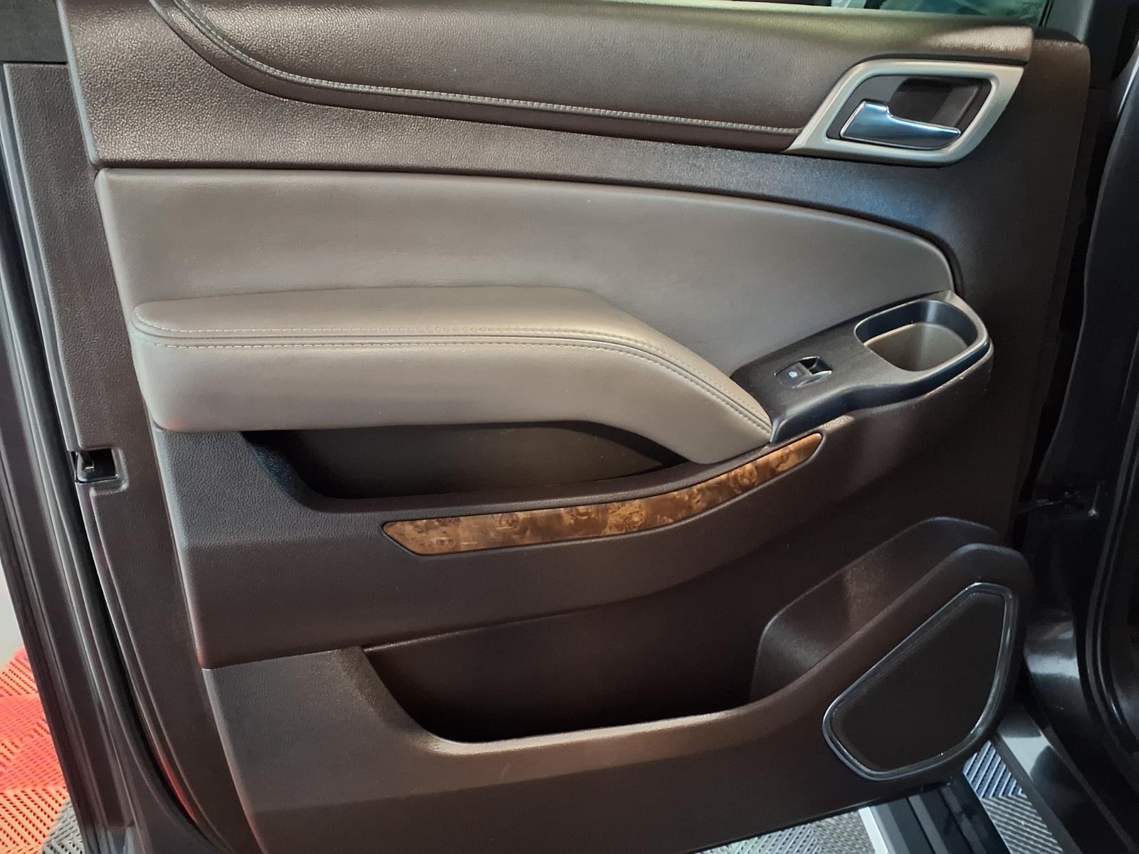 2015 GMC Yukon XL Denali - Iridium Metallic exterior view 17