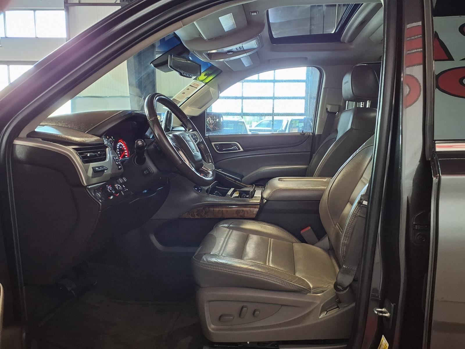 2015 GMC Yukon XL Denali - Iridium Metallic exterior view 20