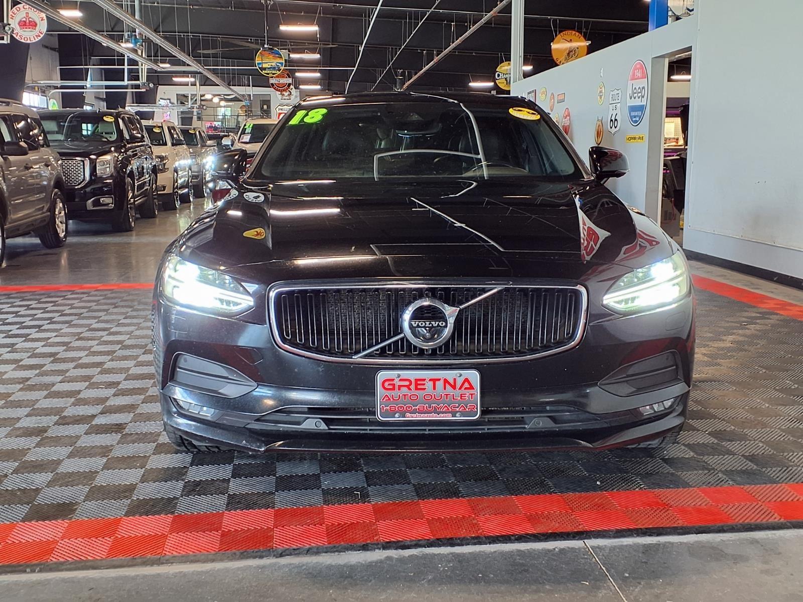 2018 Volvo S90 Momentum - Black Stone exterior view 2