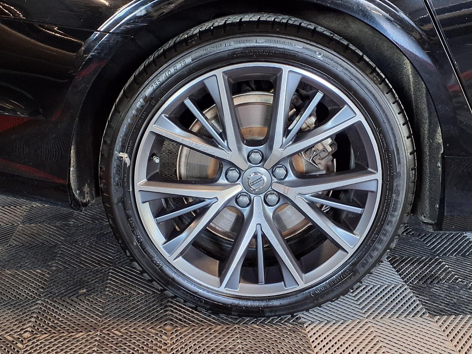 2018 Volvo S90 Momentum - Black Stone exterior view 6