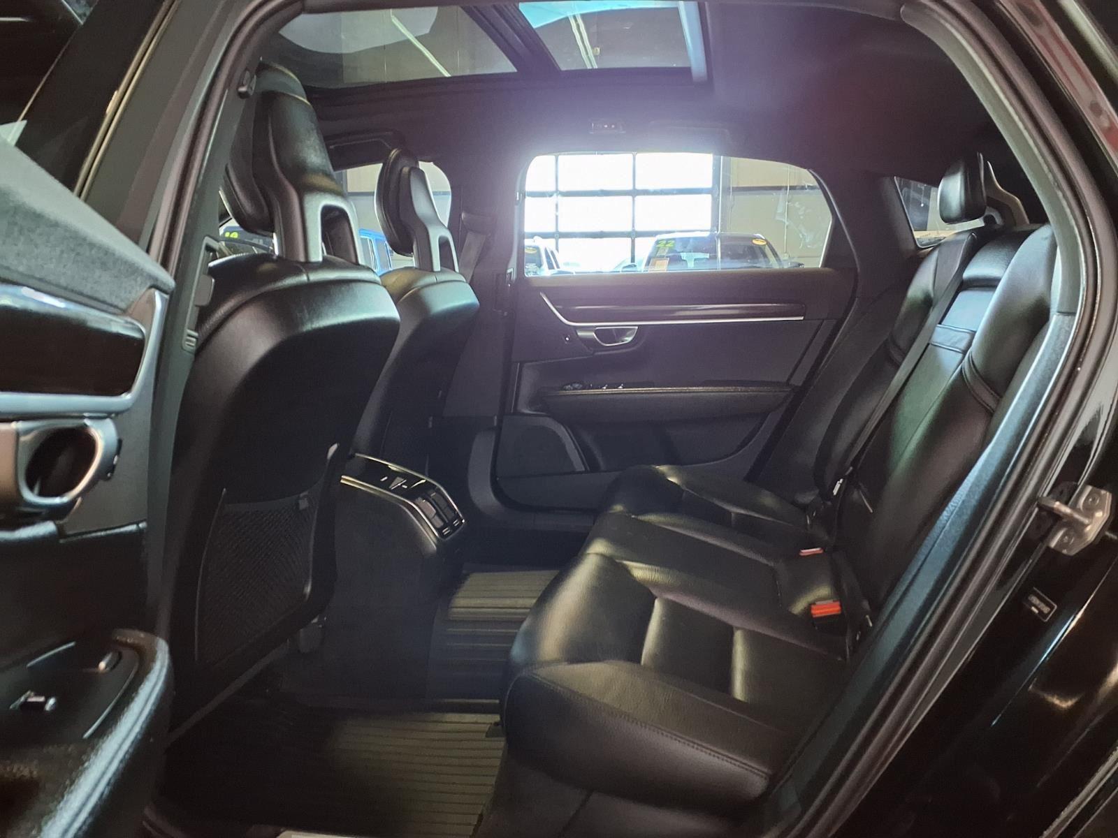 2018 Volvo S90 Momentum - Black Stone exterior view 11