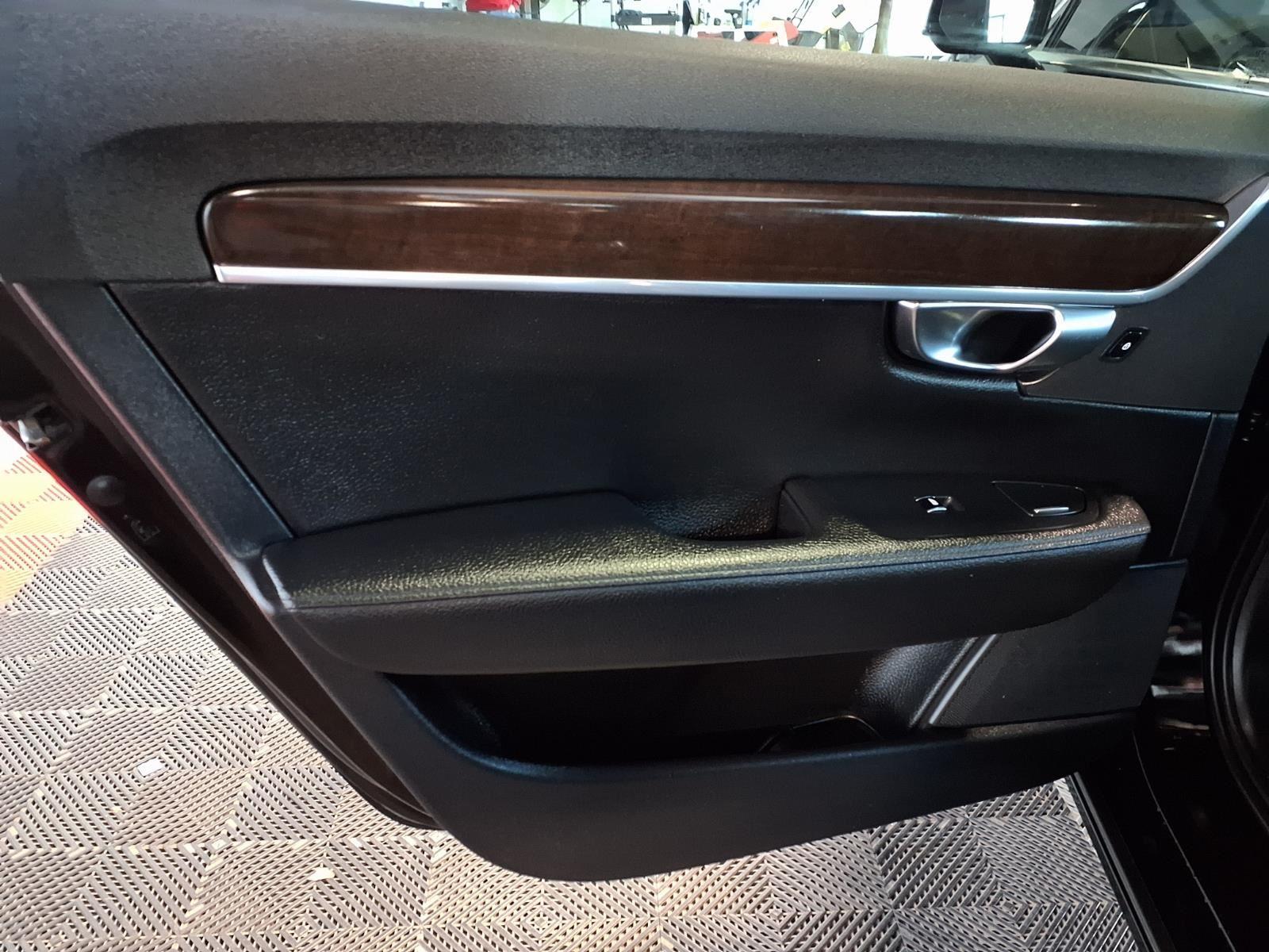 2018 Volvo S90 Momentum - Black Stone exterior view 12