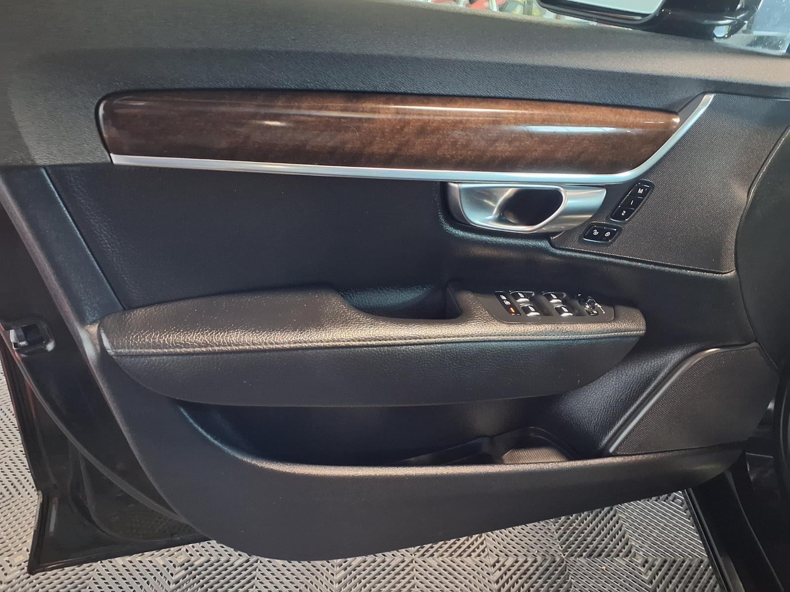 2018 Volvo S90 Momentum - Black Stone exterior view 14