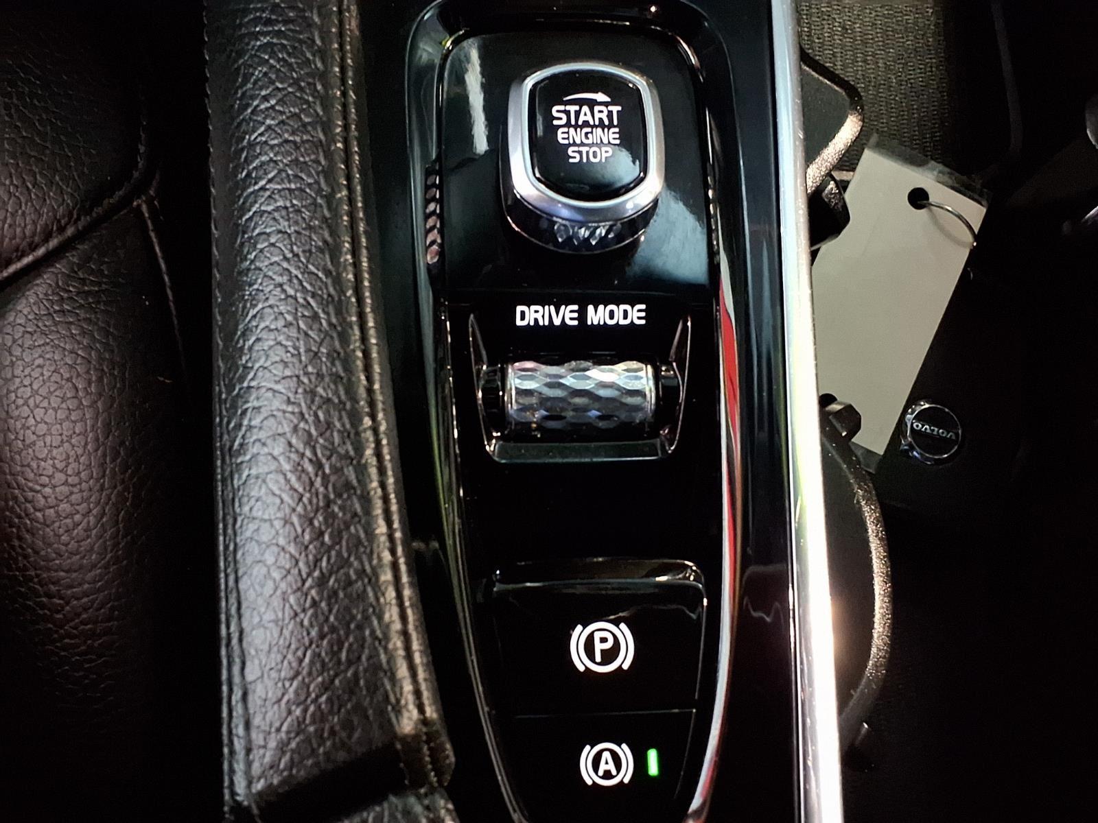 2018 Volvo S90 Momentum - Black Stone exterior view 20