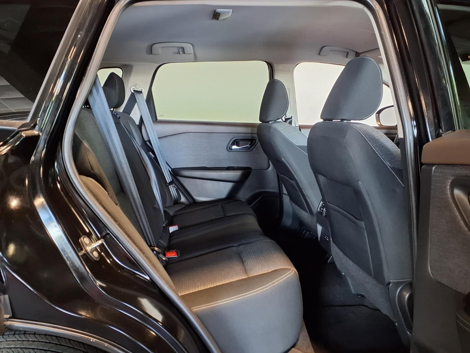 2021 Nissan Rogue SV - Super Black exterior view 8