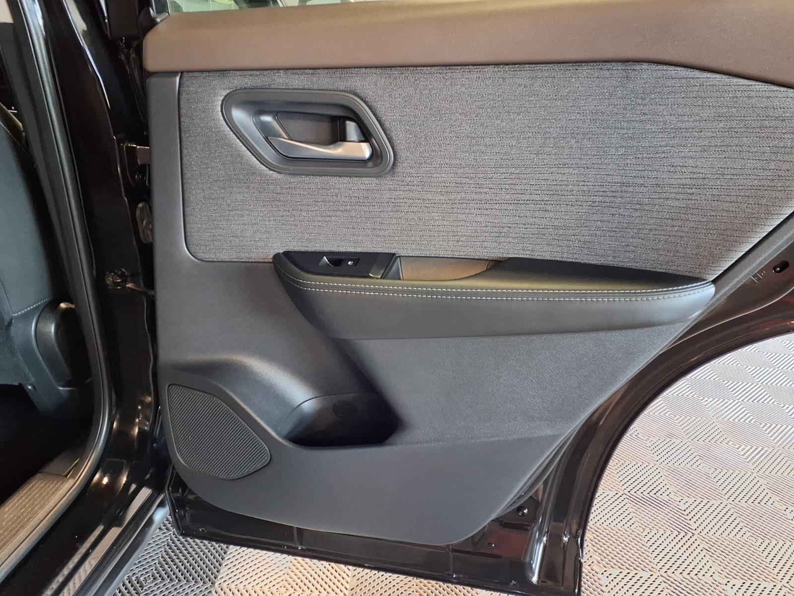 2021 Nissan Rogue SV - Super Black exterior view 9