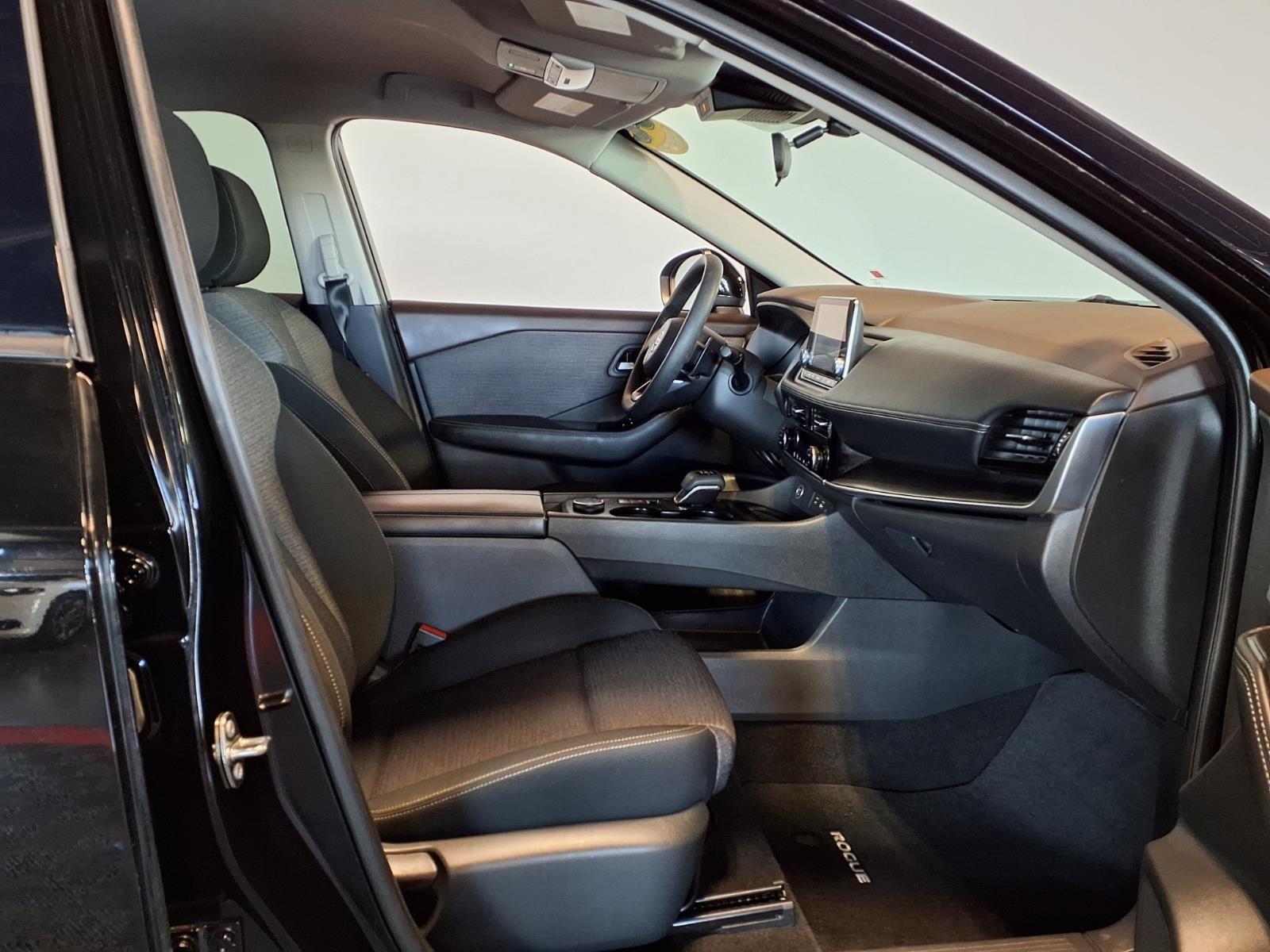 2021 Nissan Rogue SV - Super Black exterior view 10