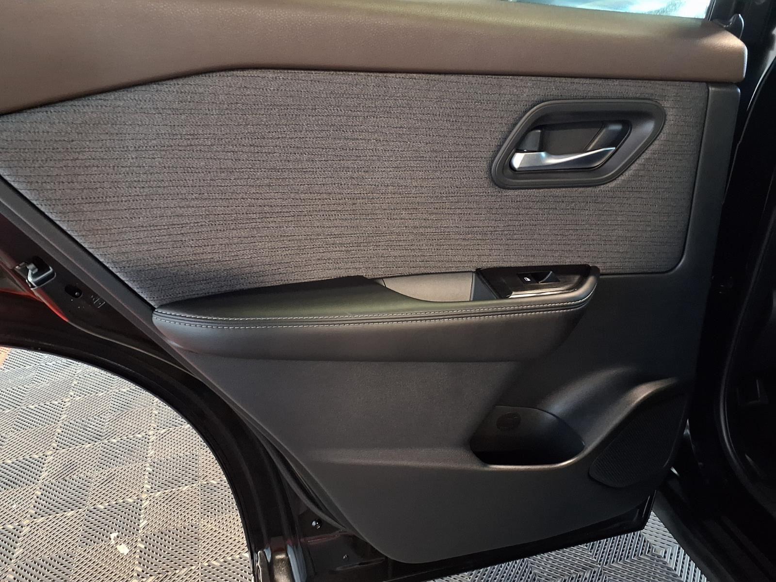 2021 Nissan Rogue SV - Super Black exterior view 13