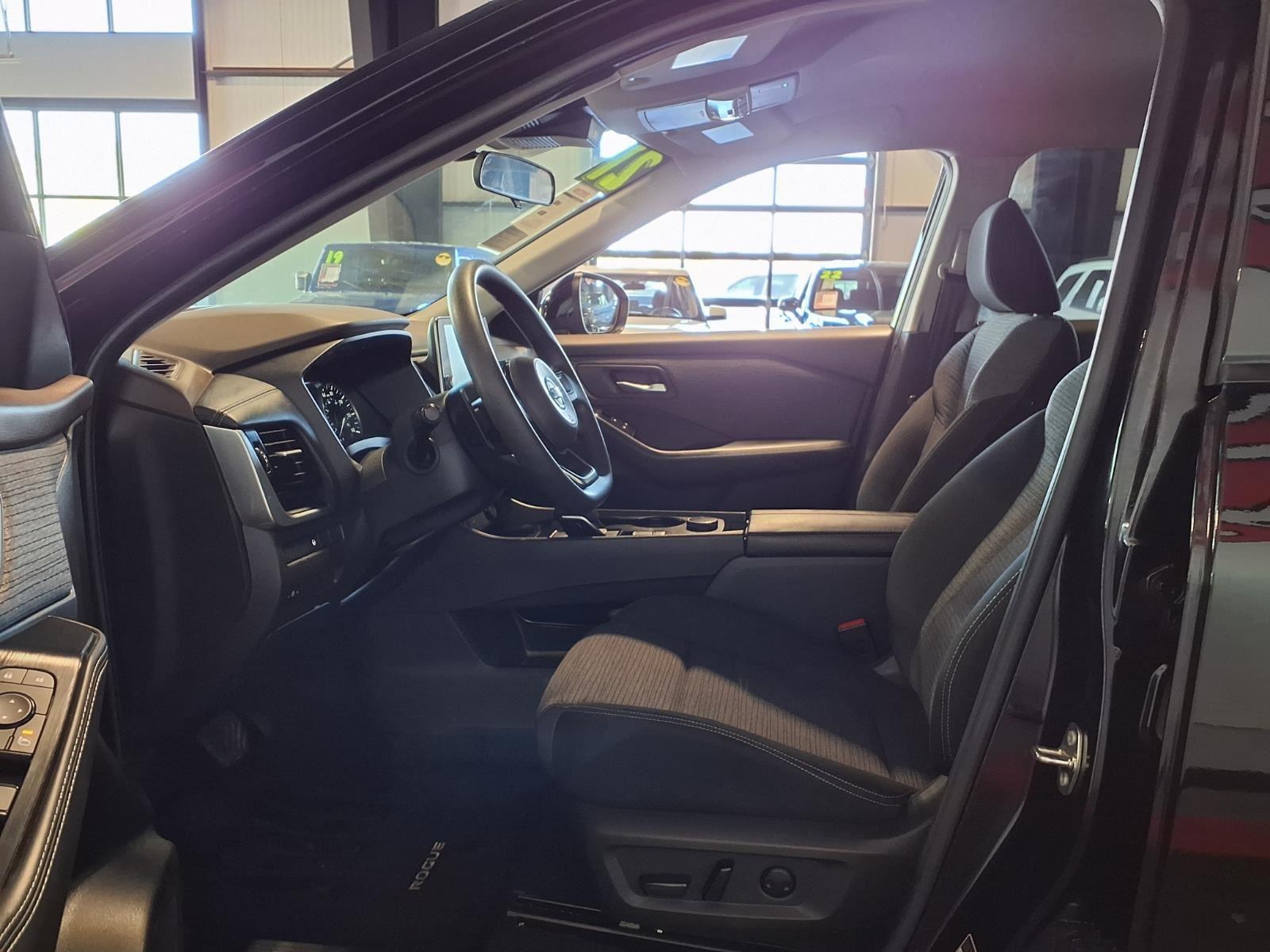 2021 Nissan Rogue SV - Super Black exterior view 16