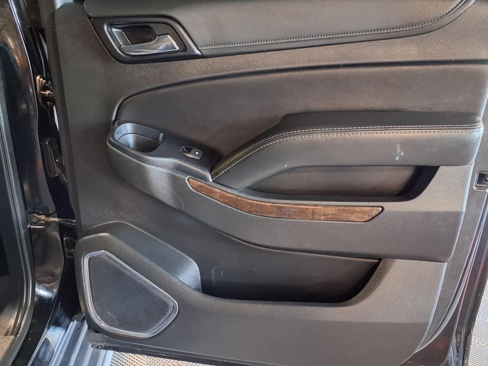 2019 Chevrolet Suburban LT - Black exterior view 12