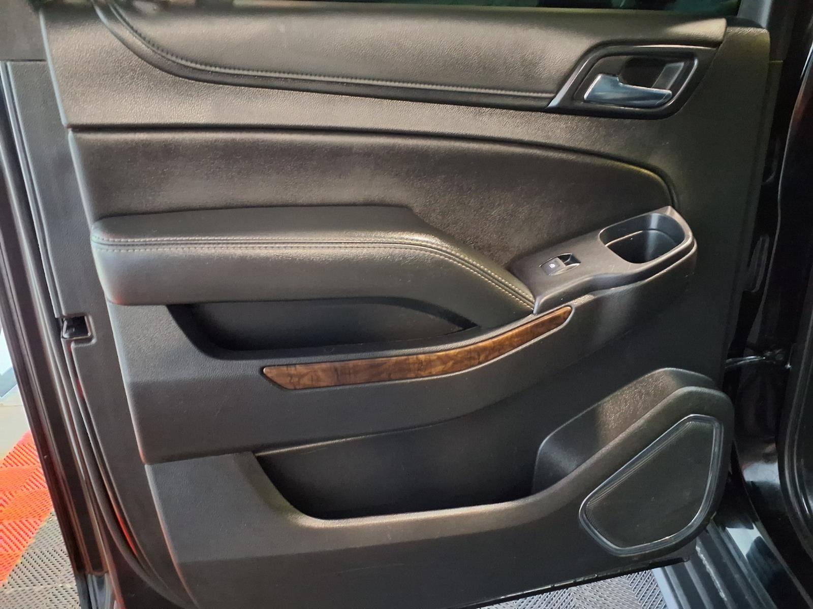 2019 Chevrolet Suburban LT - Black exterior view 17