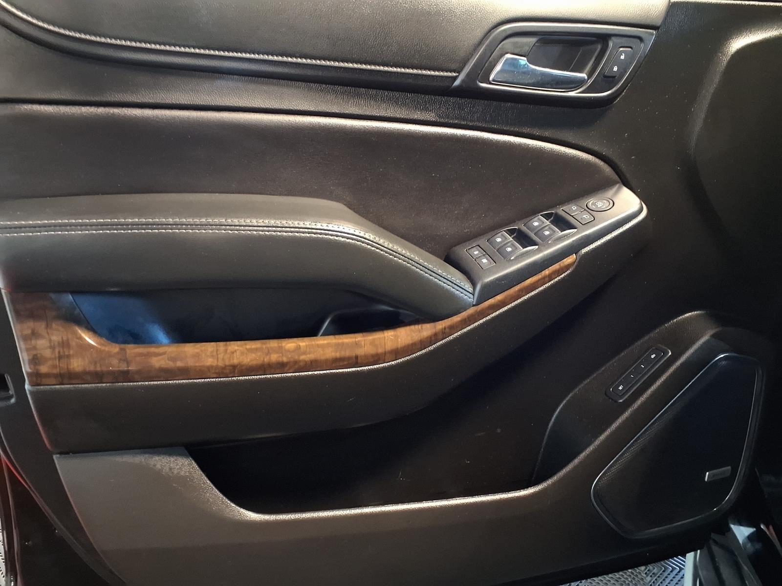 2019 Chevrolet Suburban LT - Black exterior view 19