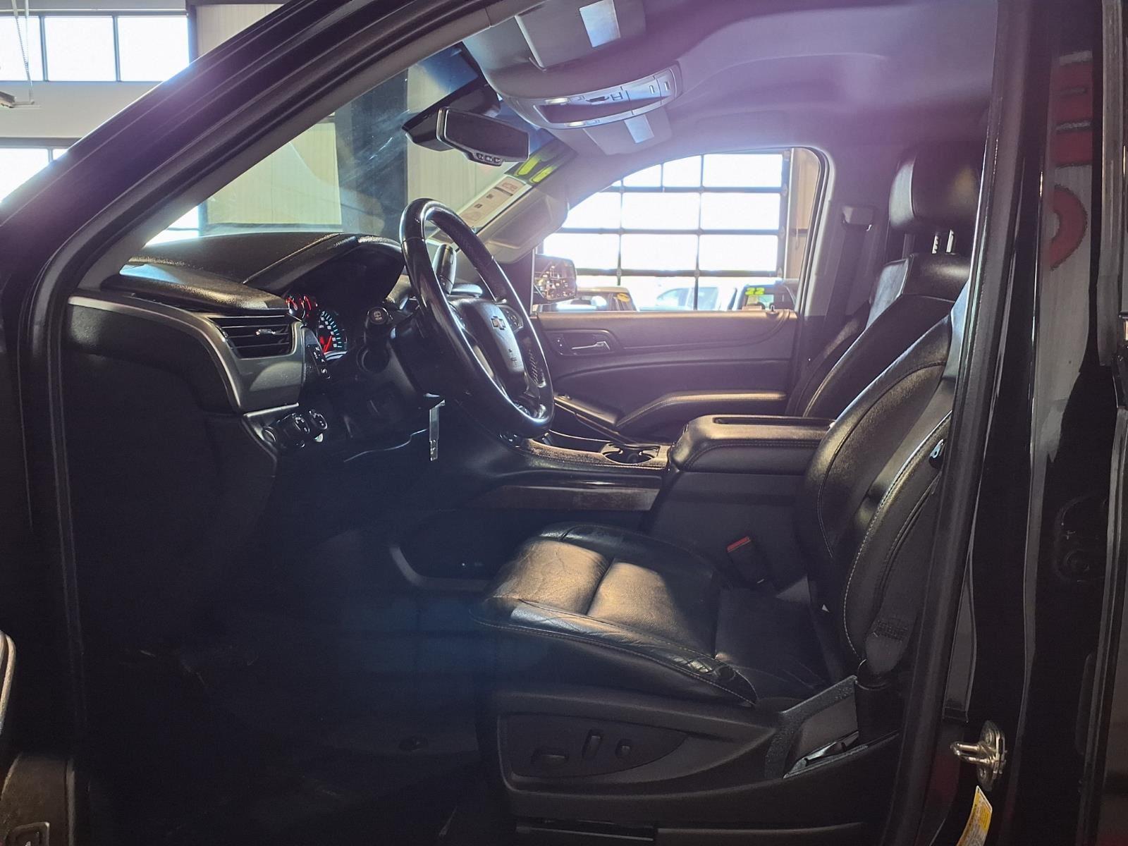 2019 Chevrolet Suburban LT - Black exterior view 20
