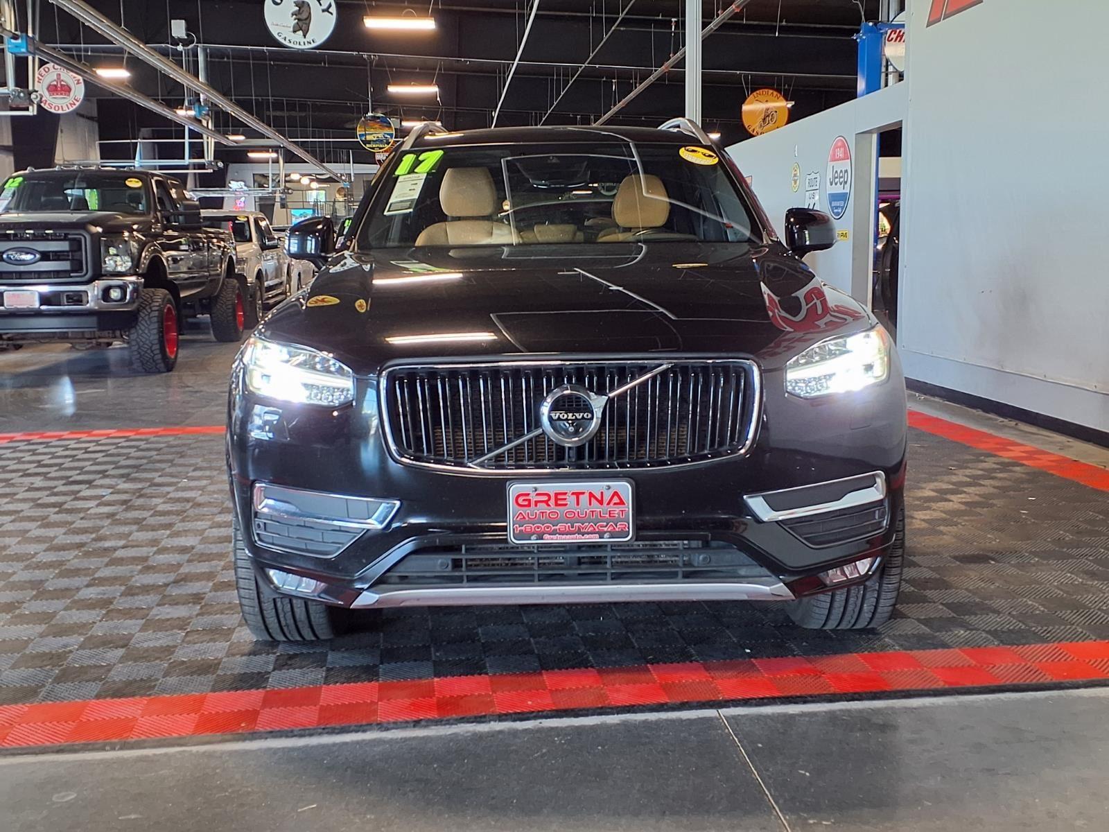 2017 Volvo XC90 Momentum - Onyx Black Metallic exterior view 2
