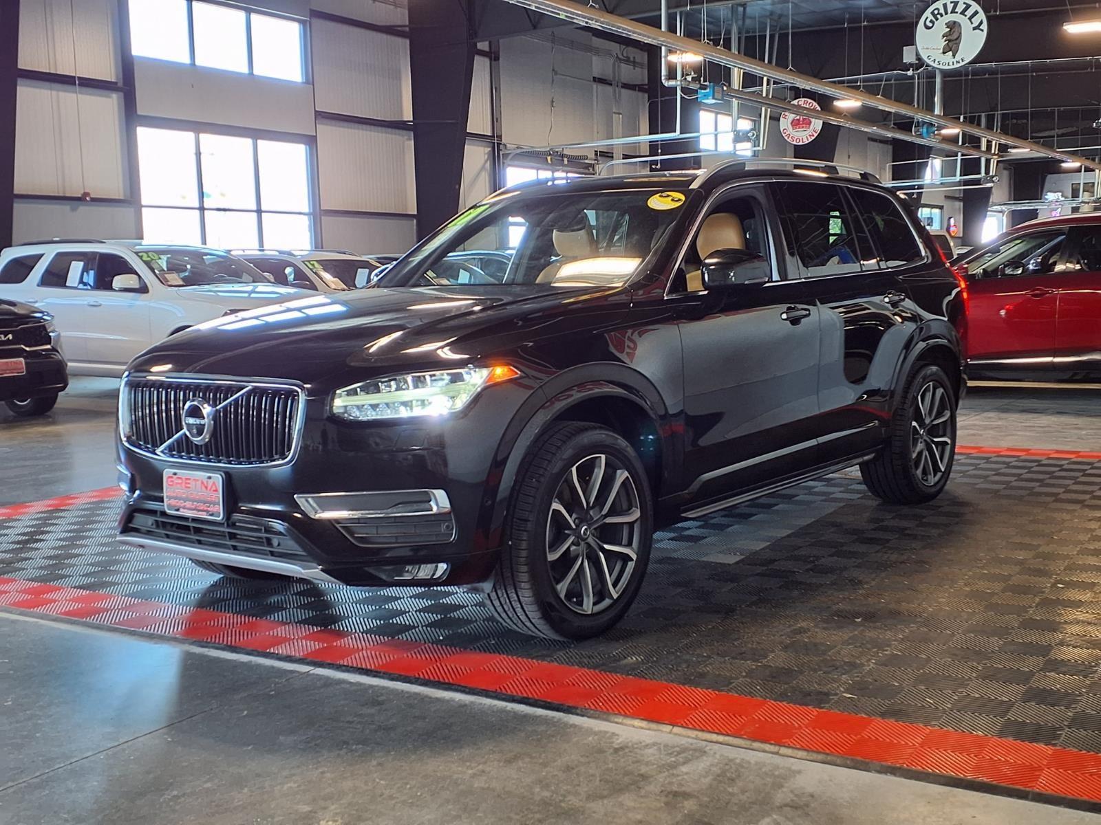 2017 Volvo XC90 Momentum - Onyx Black Metallic exterior view 3