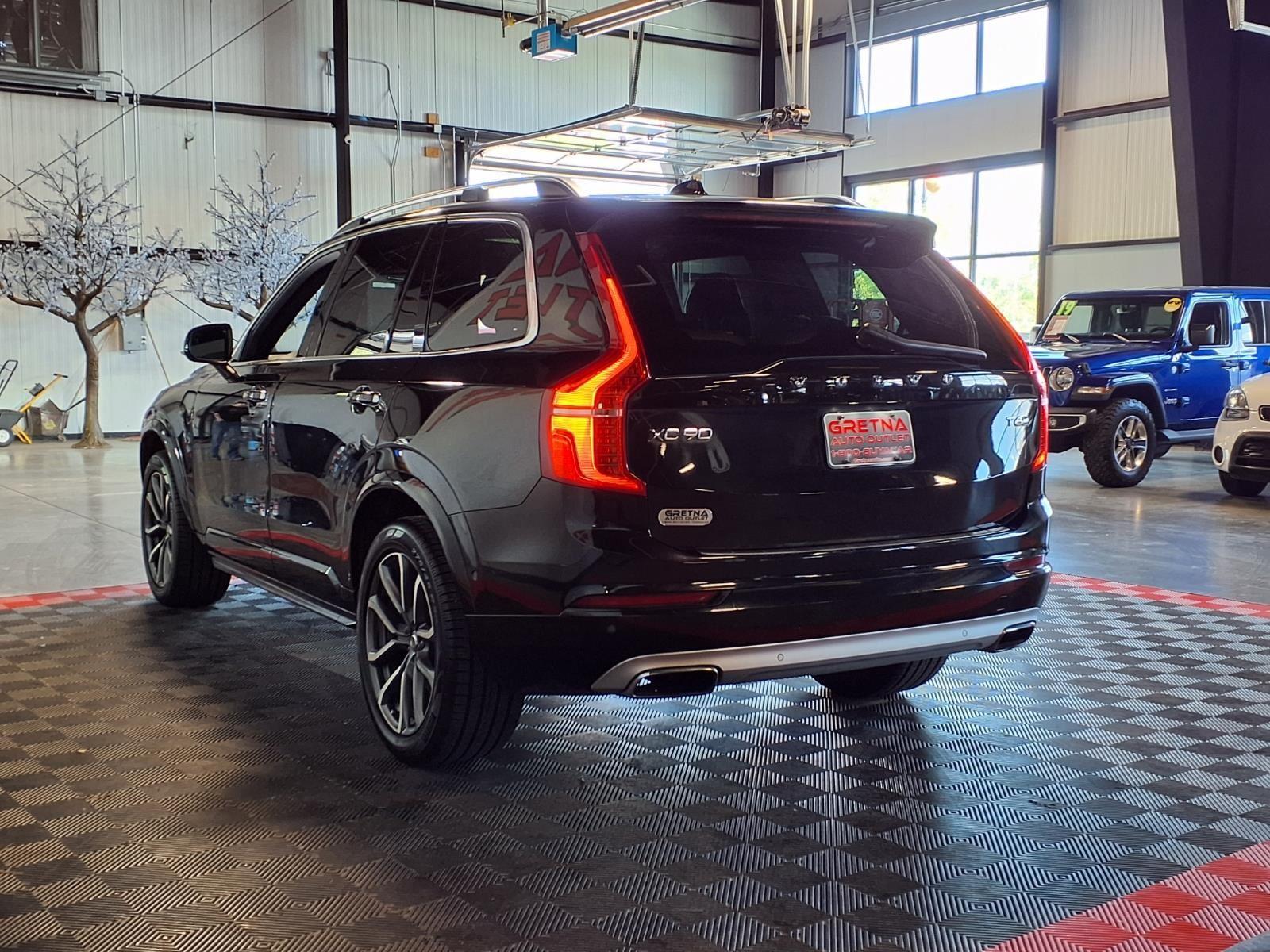 2017 Volvo XC90 Momentum - Onyx Black Metallic exterior view 4