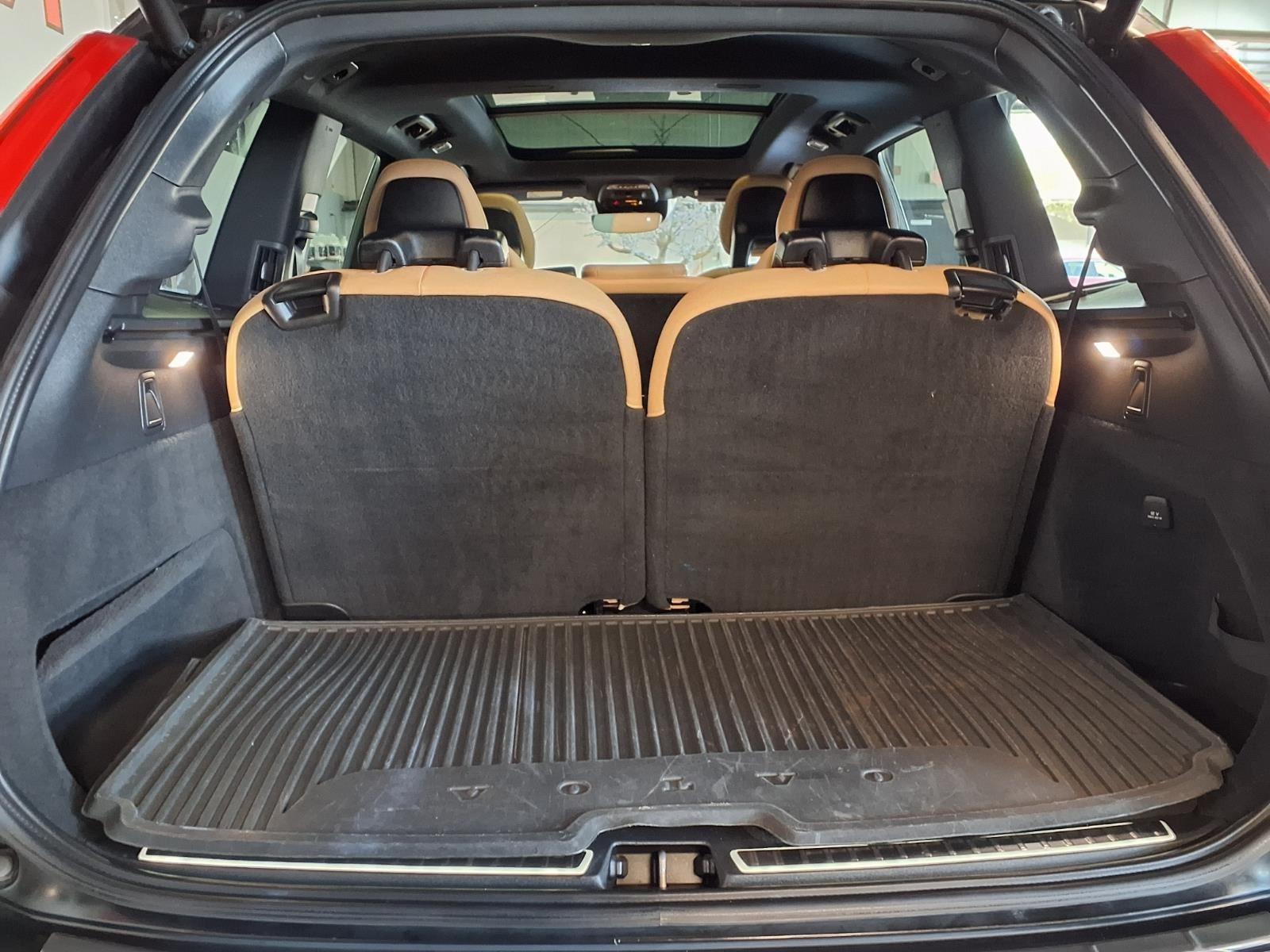 2017 Volvo XC90 Momentum - Onyx Black Metallic exterior view 5