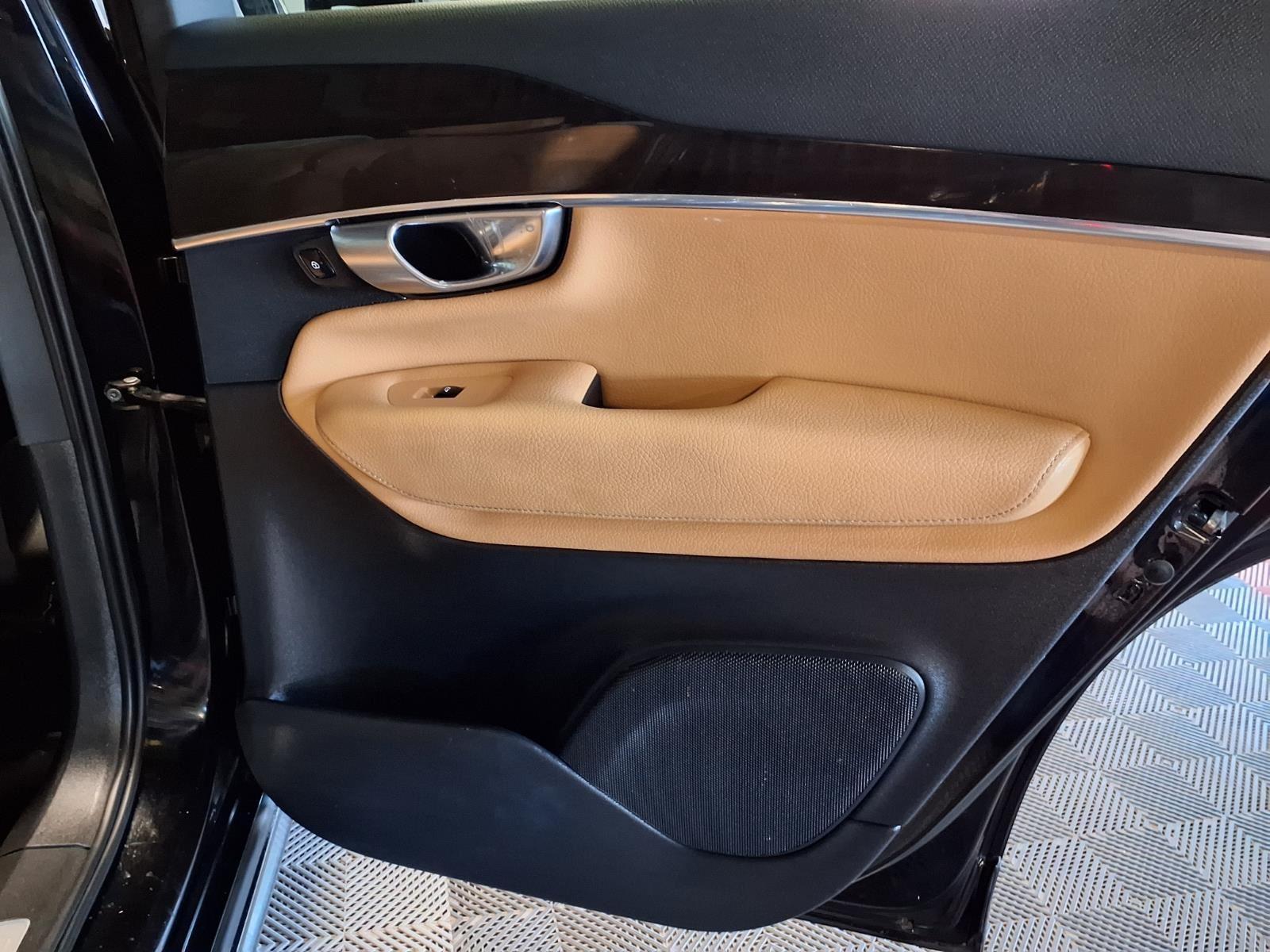 2017 Volvo XC90 Momentum - Onyx Black Metallic exterior view 11
