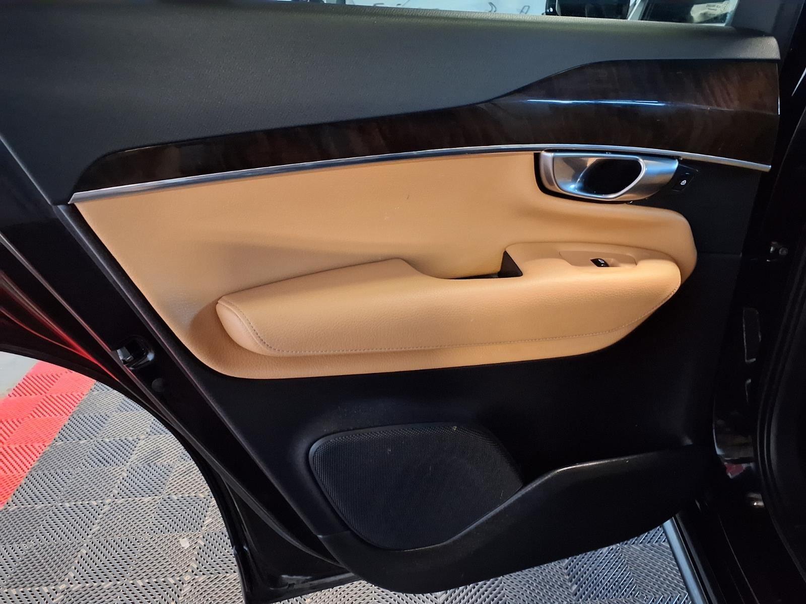 2017 Volvo XC90 Momentum - Onyx Black Metallic exterior view 16