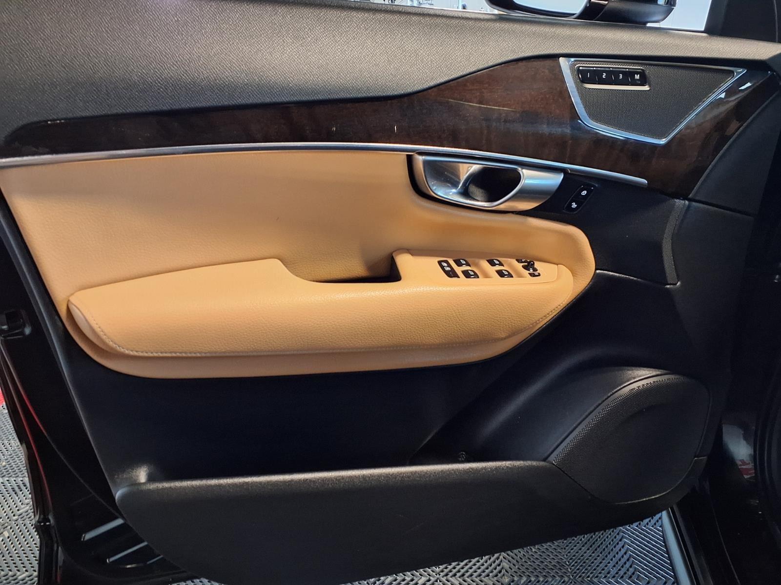 2017 Volvo XC90 Momentum - Onyx Black Metallic exterior view 18