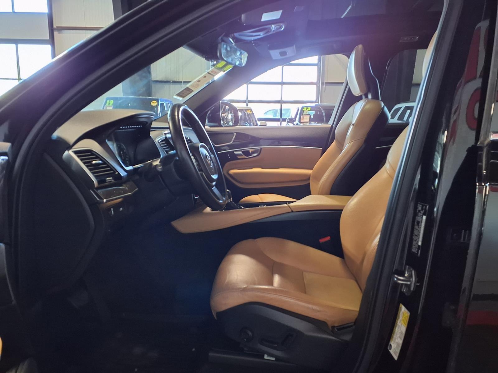 2017 Volvo XC90 Momentum - Onyx Black Metallic exterior view 19