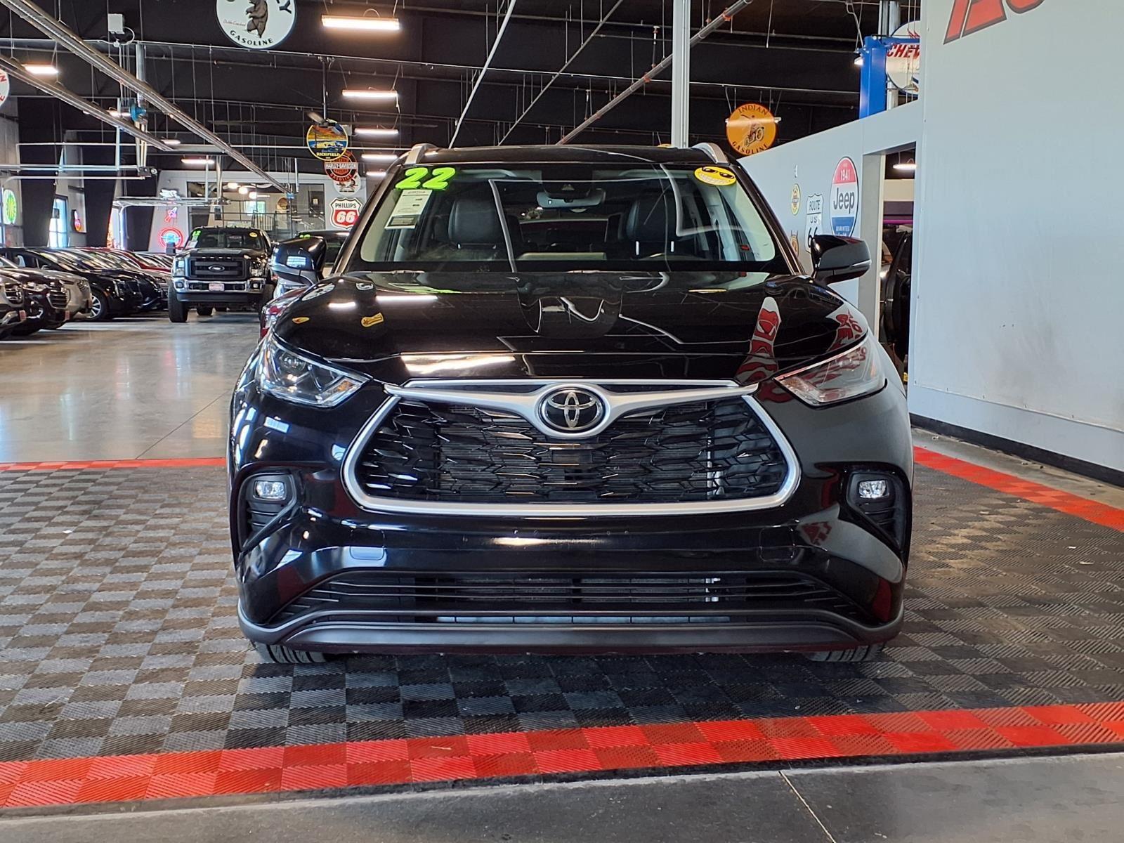 2022 Toyota Highlander XLE - Midnight Black Metallic exterior view 2
