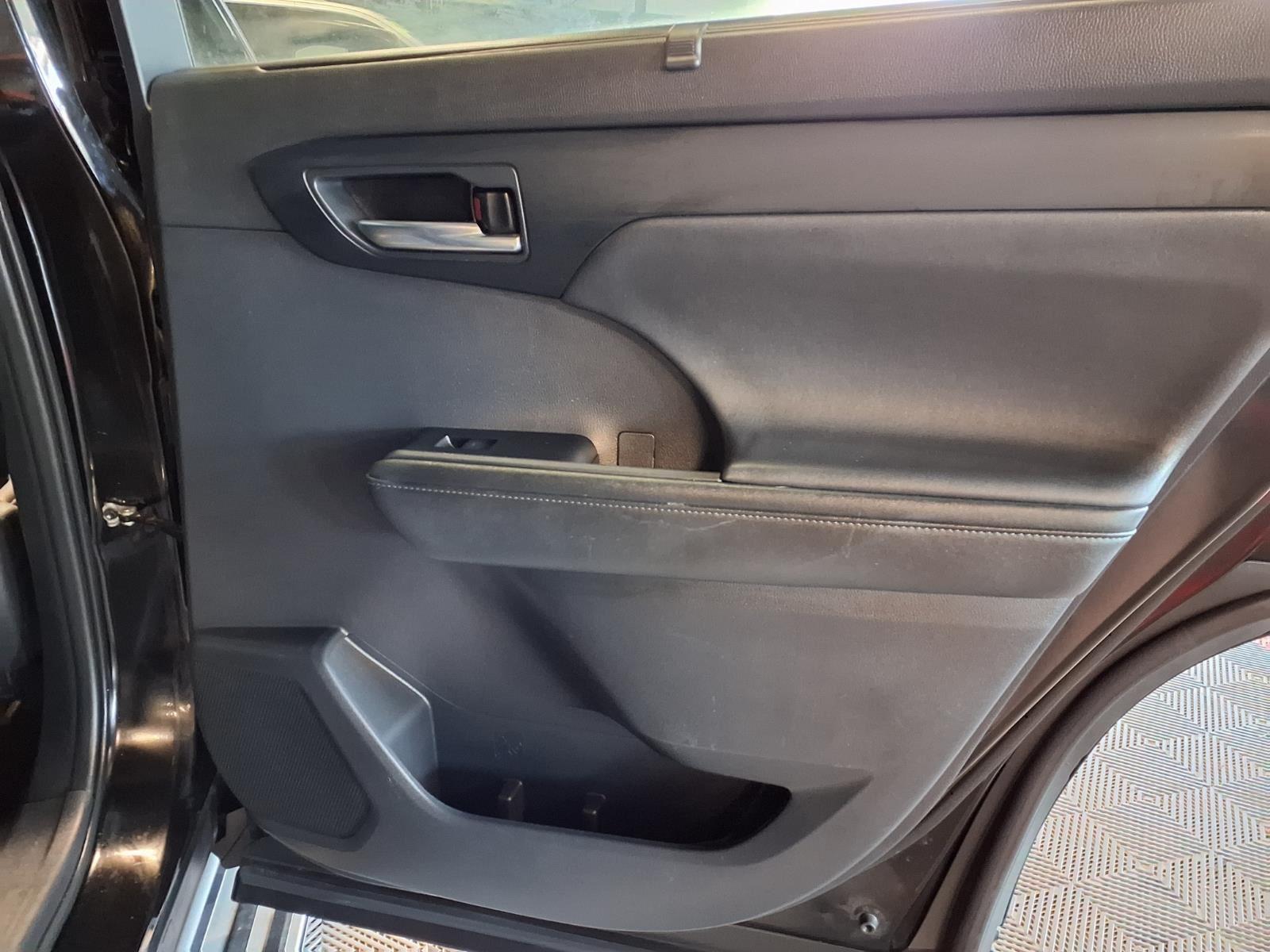2022 Toyota Highlander XLE - Midnight Black Metallic exterior view 12
