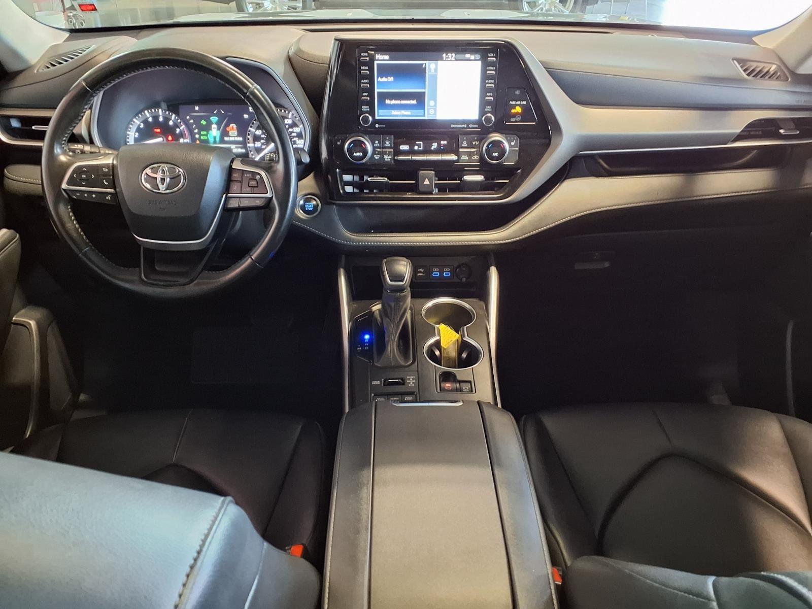 2022 Toyota Highlander XLE - Midnight Black Metallic exterior view 18