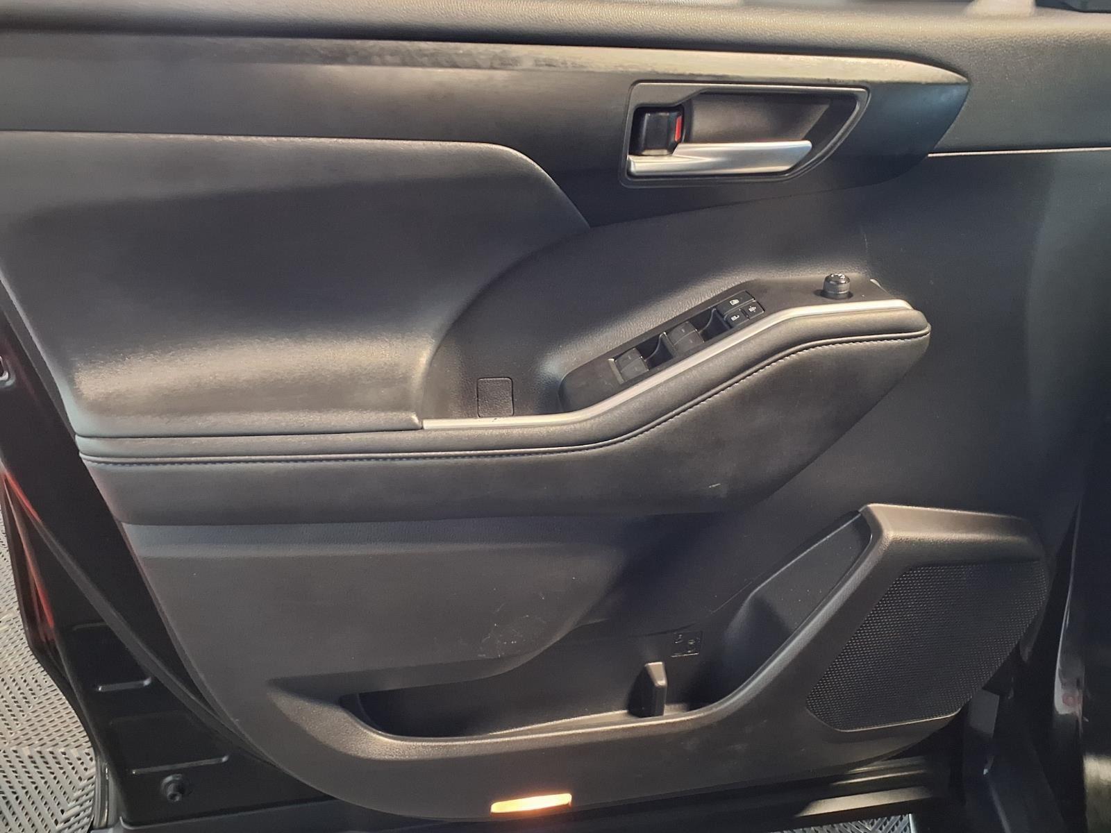 2022 Toyota Highlander XLE - Midnight Black Metallic exterior view 19