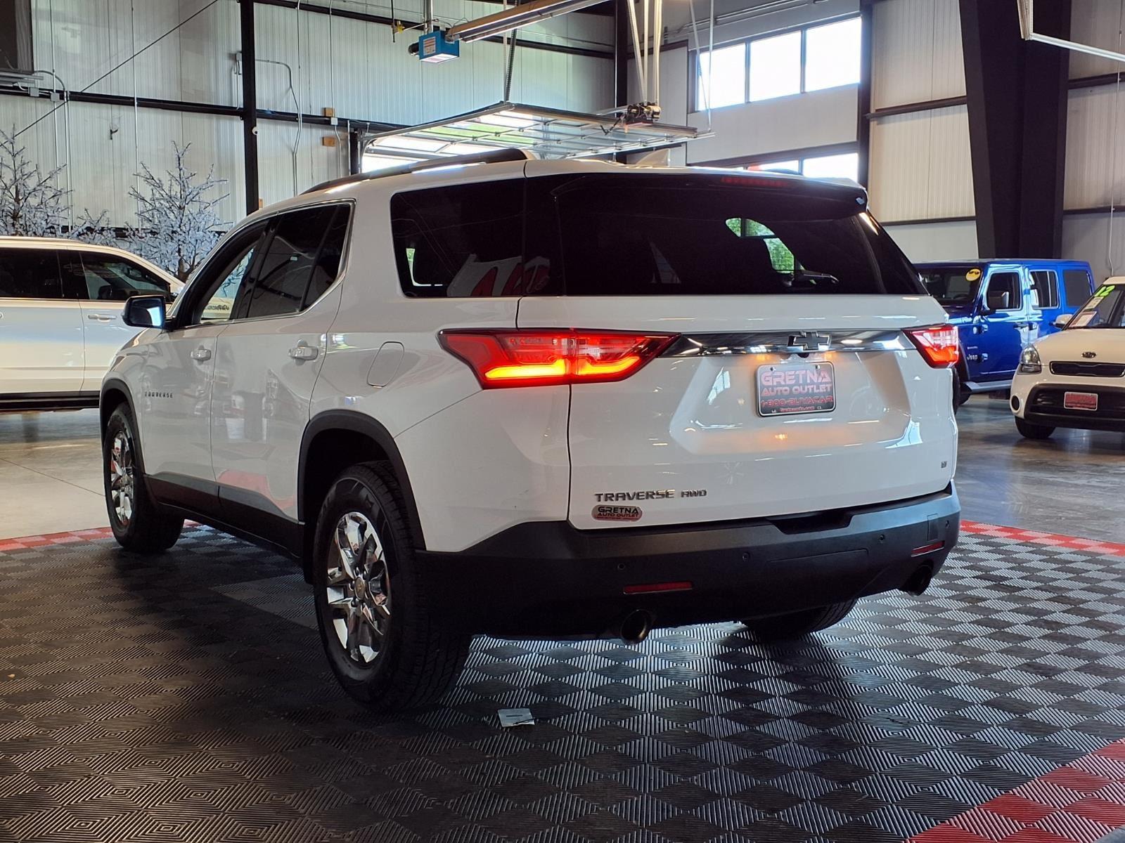 2019 Chevrolet Traverse LT Cloth - Summit White exterior view 4