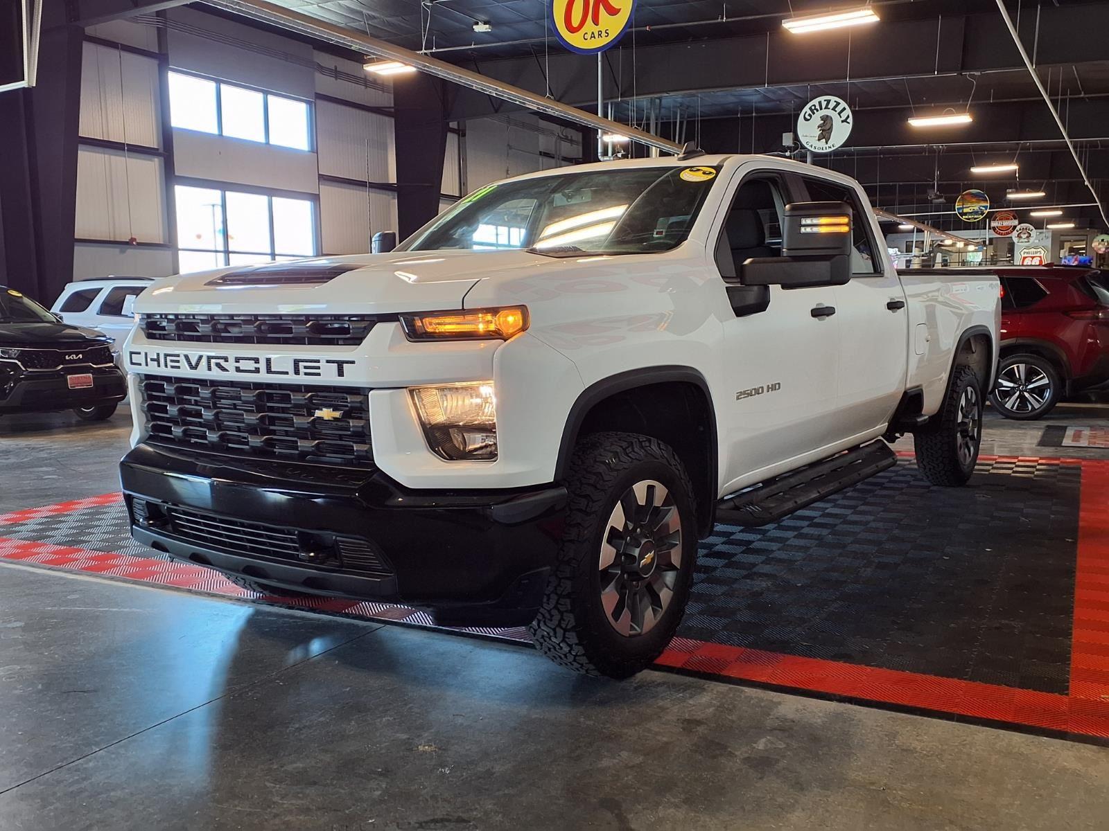 2021 Chevrolet Silverado 2500HD Custom - Summit White exterior view 3