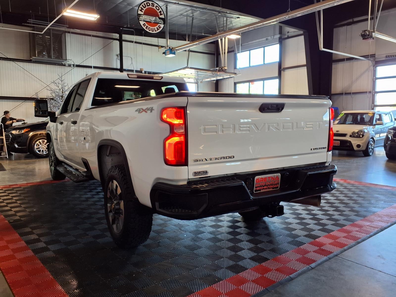 2021 Chevrolet Silverado 2500HD Custom - Summit White exterior view 4