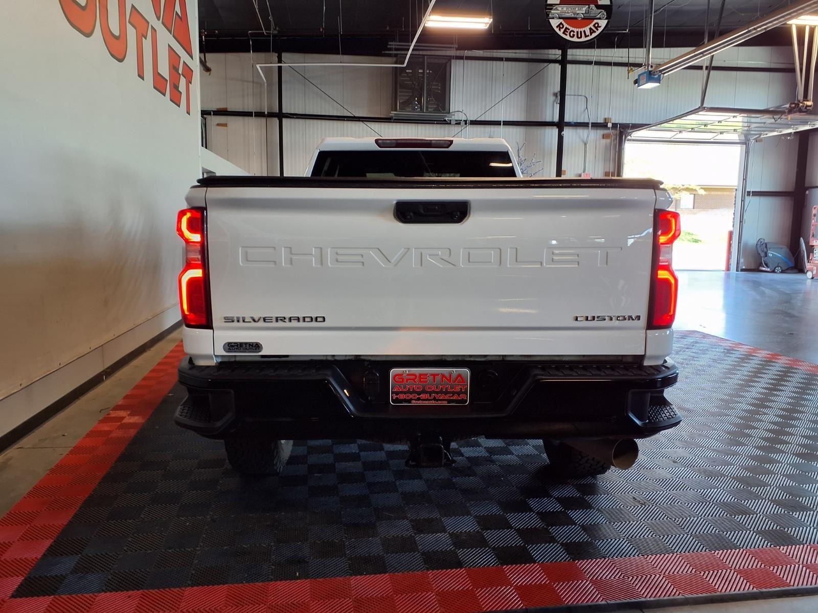 2021 Chevrolet Silverado 2500HD Custom - Summit White exterior view 5