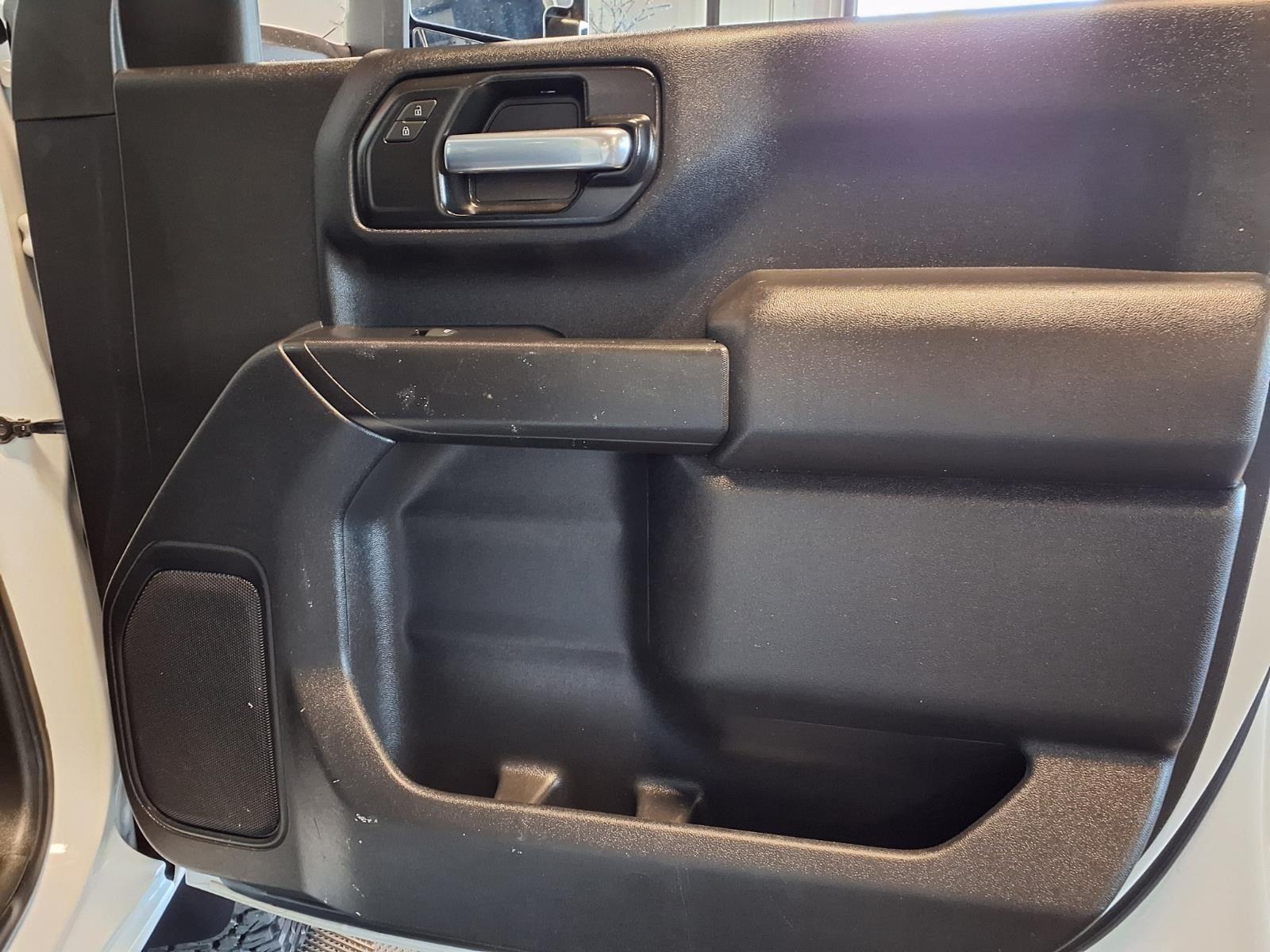 2021 Chevrolet Silverado 2500HD Custom - Summit White exterior view 13