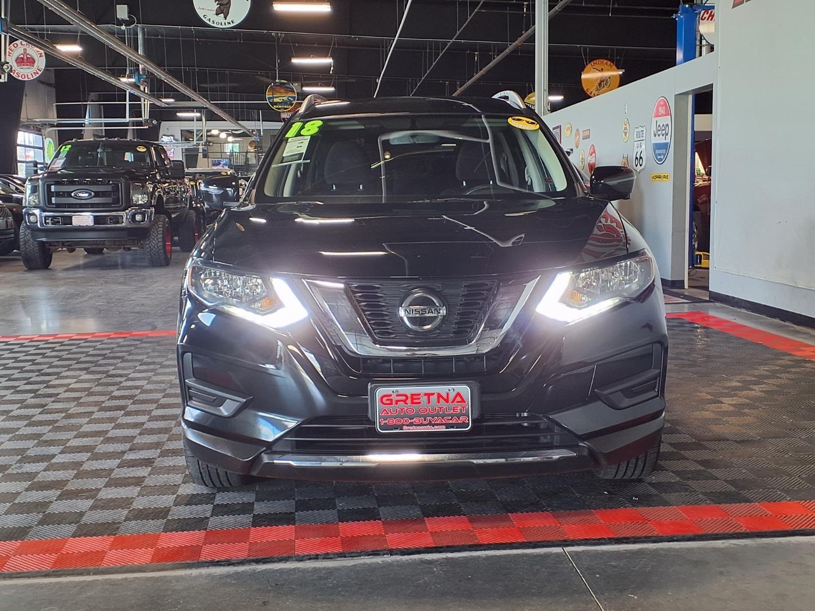 2018 Nissan Rogue SV - Magnetic Black exterior view 2