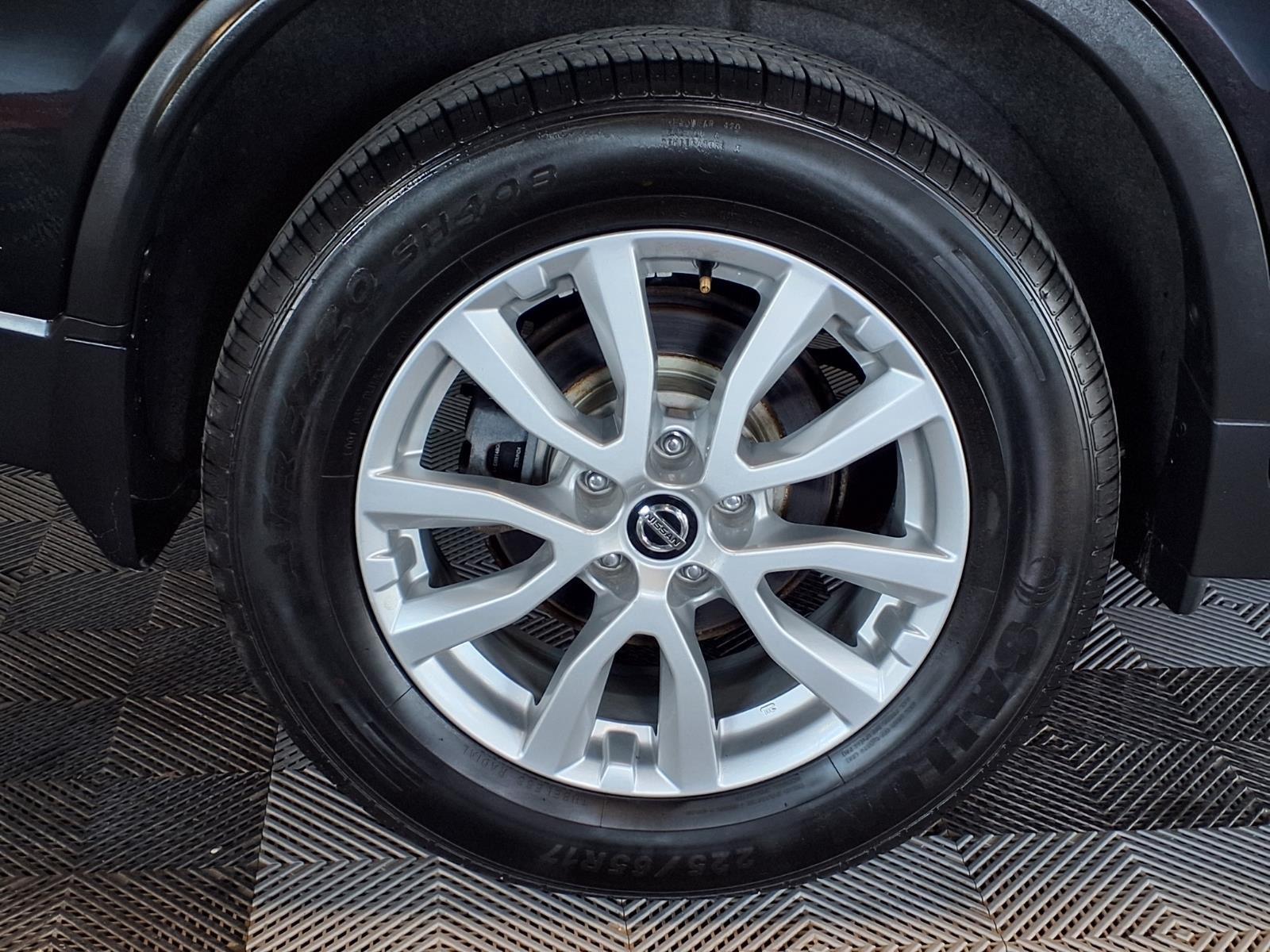 2018 Nissan Rogue SV - Magnetic Black exterior view 9