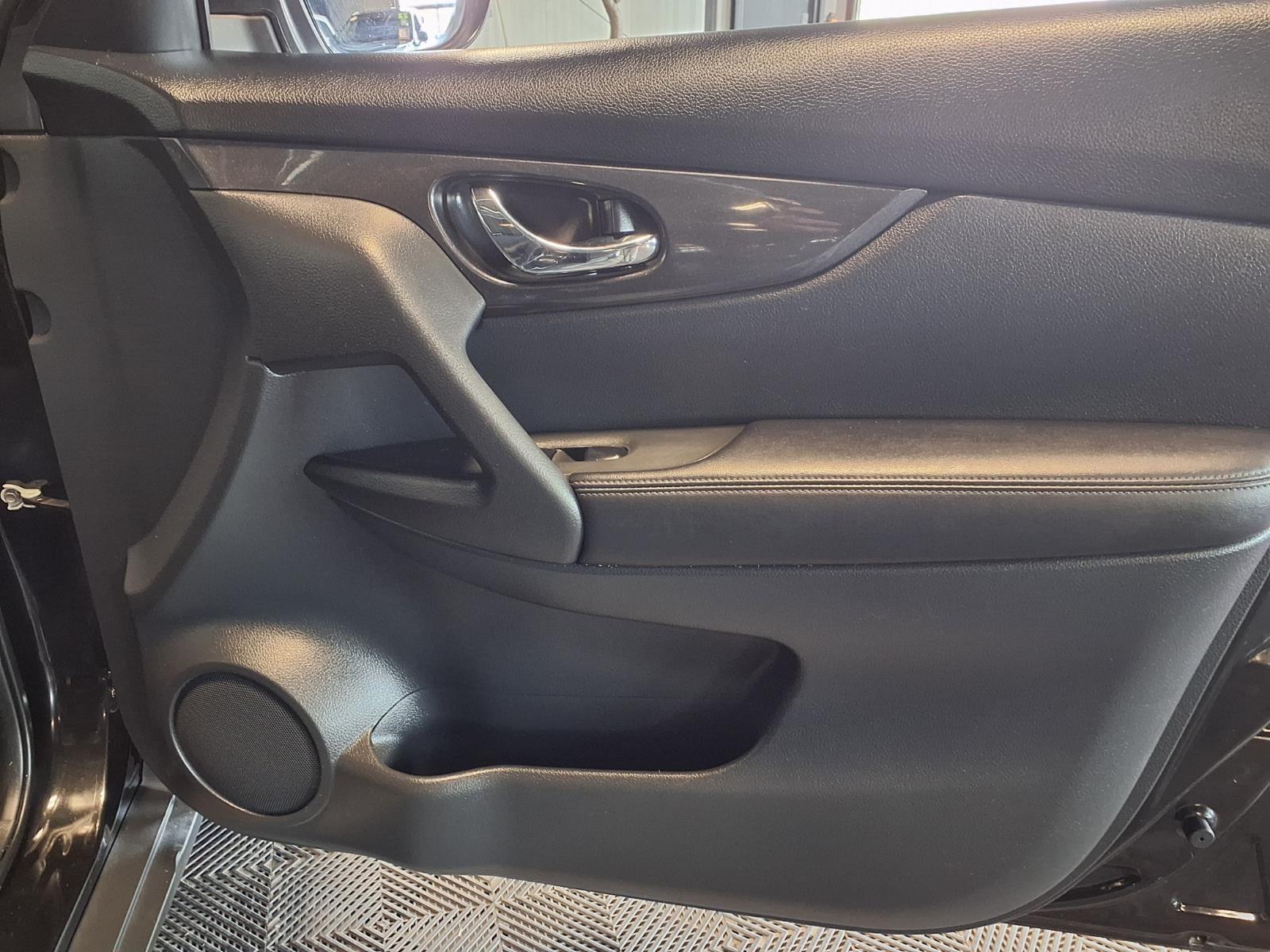 2018 Nissan Rogue SV - Magnetic Black exterior view 13