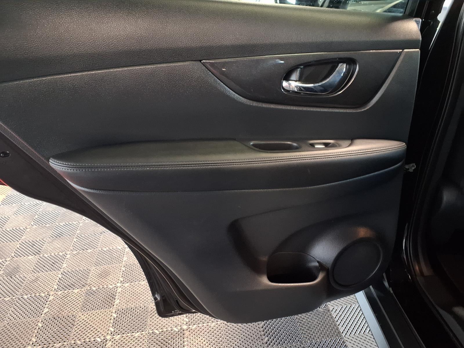 2018 Nissan Rogue SV - Magnetic Black exterior view 15