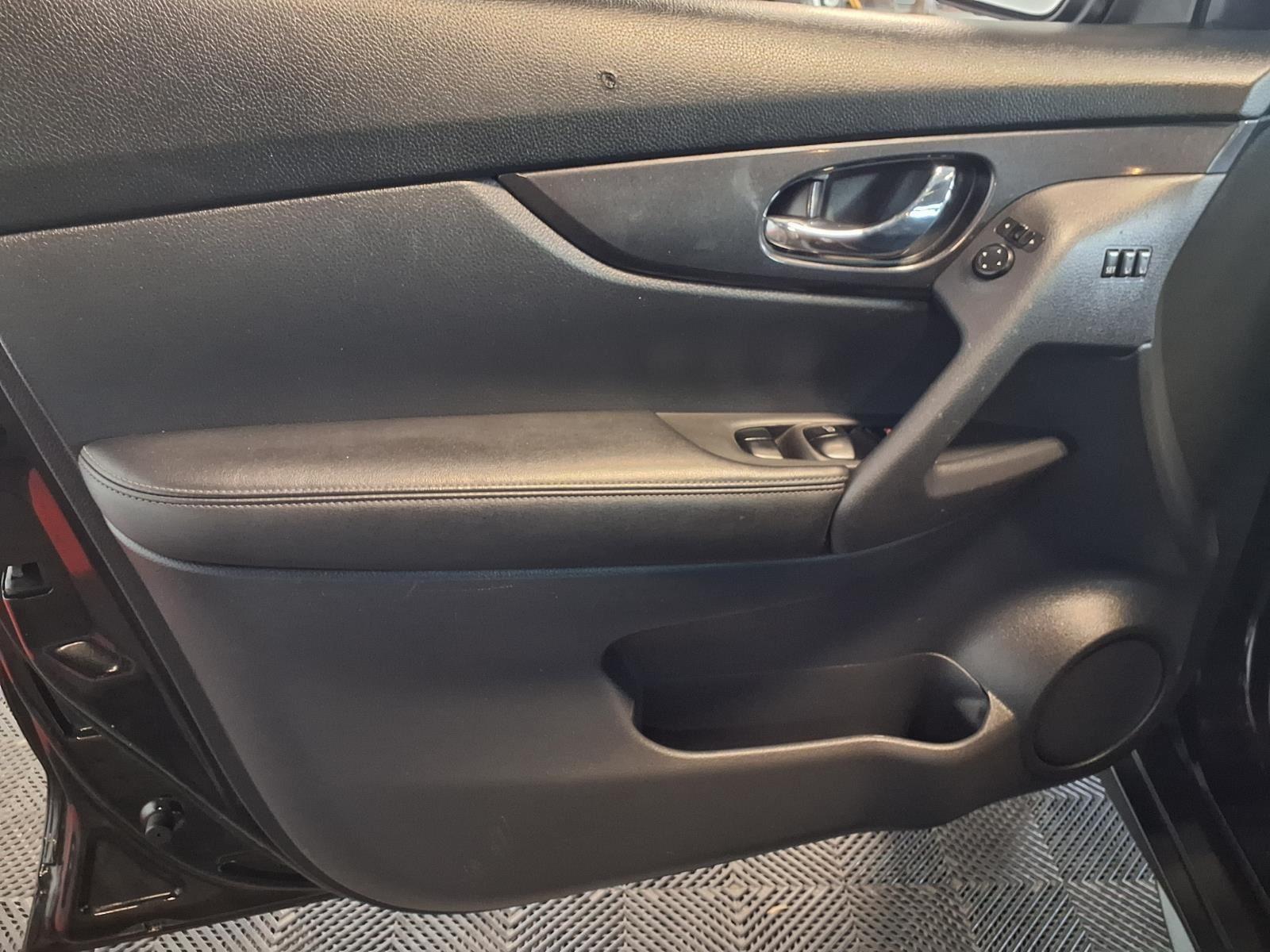 2018 Nissan Rogue SV - Magnetic Black exterior view 17