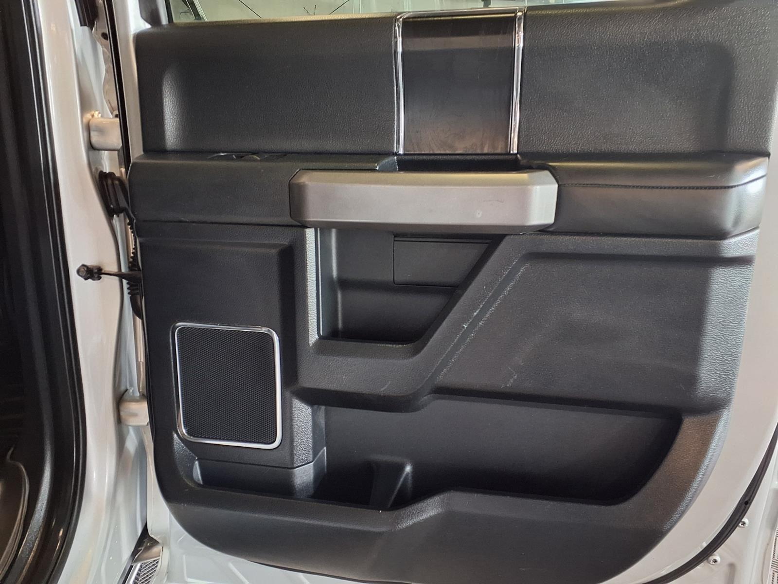 2018 Ford F-150 Platinum - Ingot Silver Metallic exterior view 9