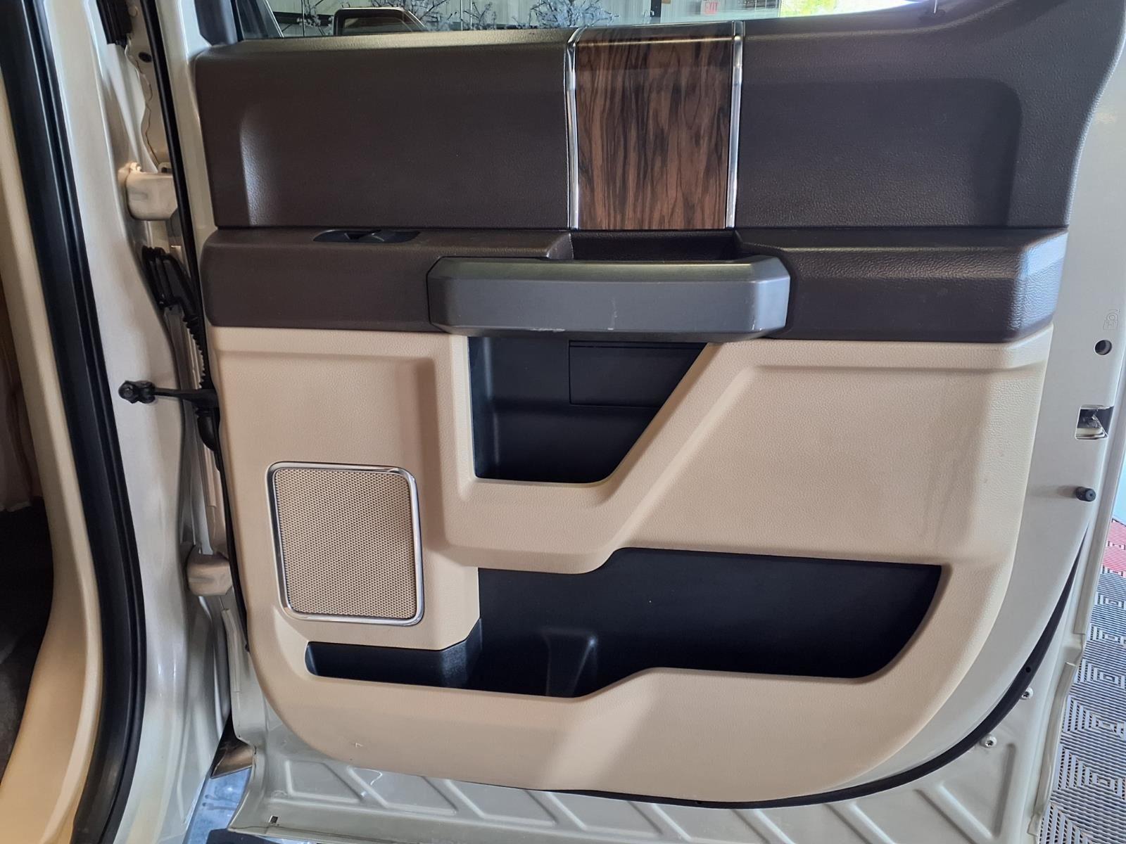 2018 Ford F-150 LARIAT - White Gold exterior view 10