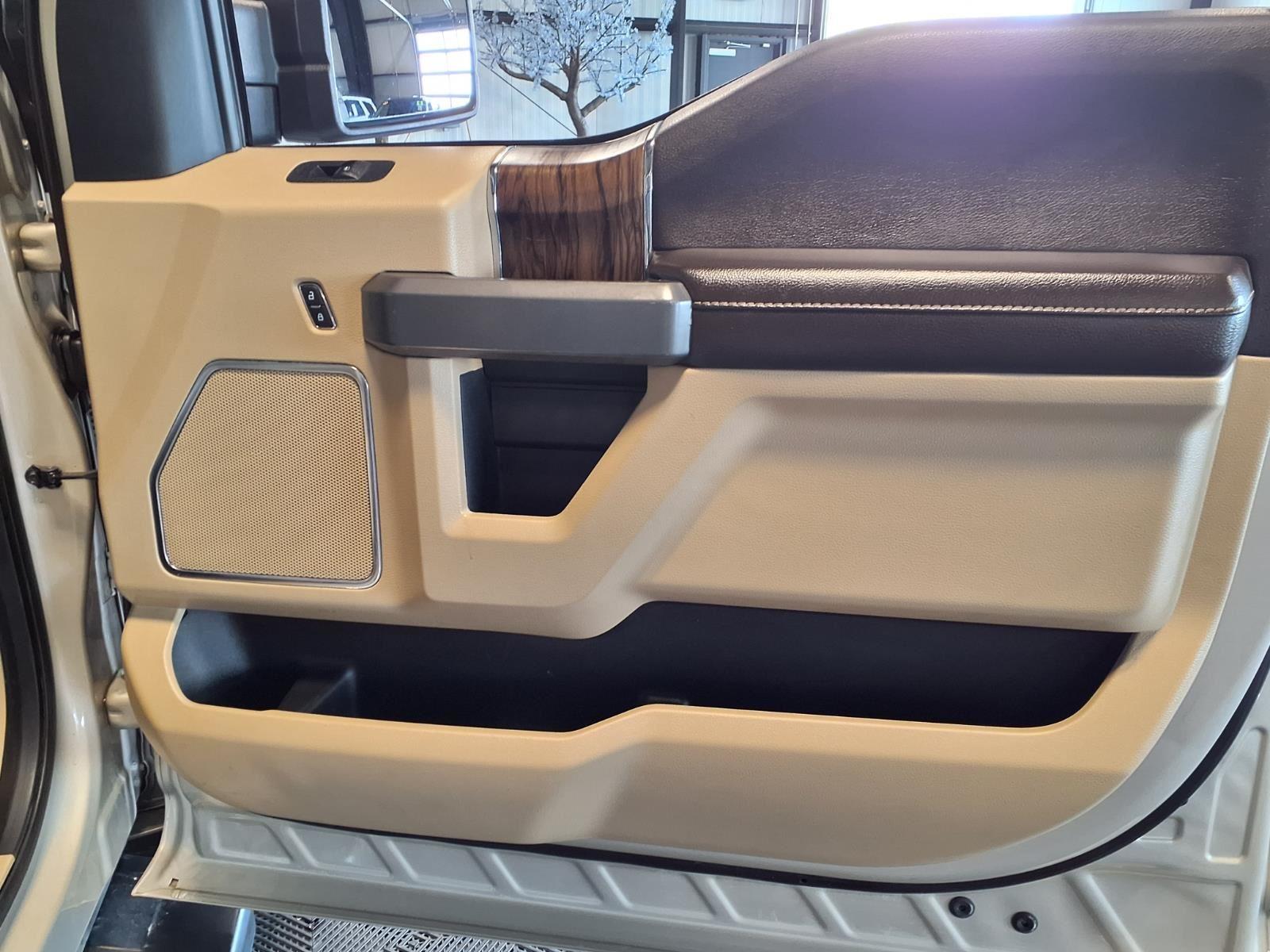 2018 Ford F-150 LARIAT - White Gold exterior view 12