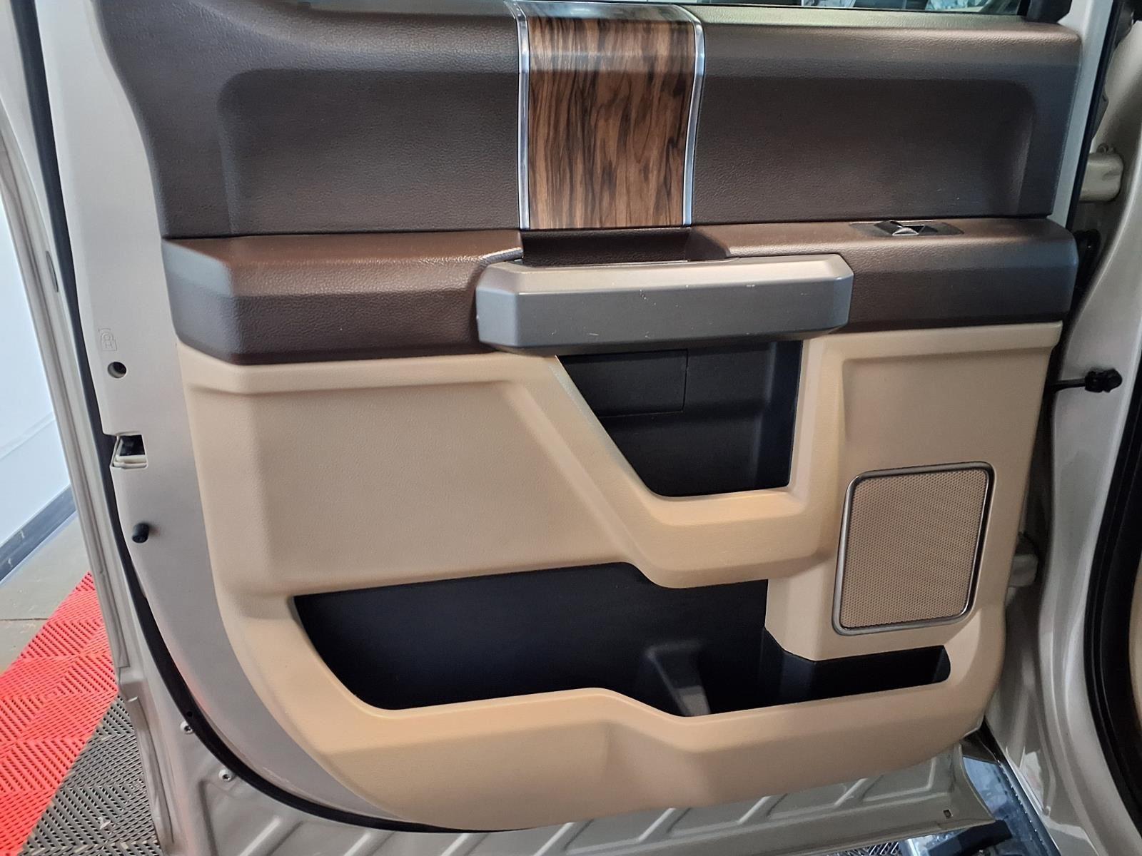 2018 Ford F-150 LARIAT - White Gold exterior view 14