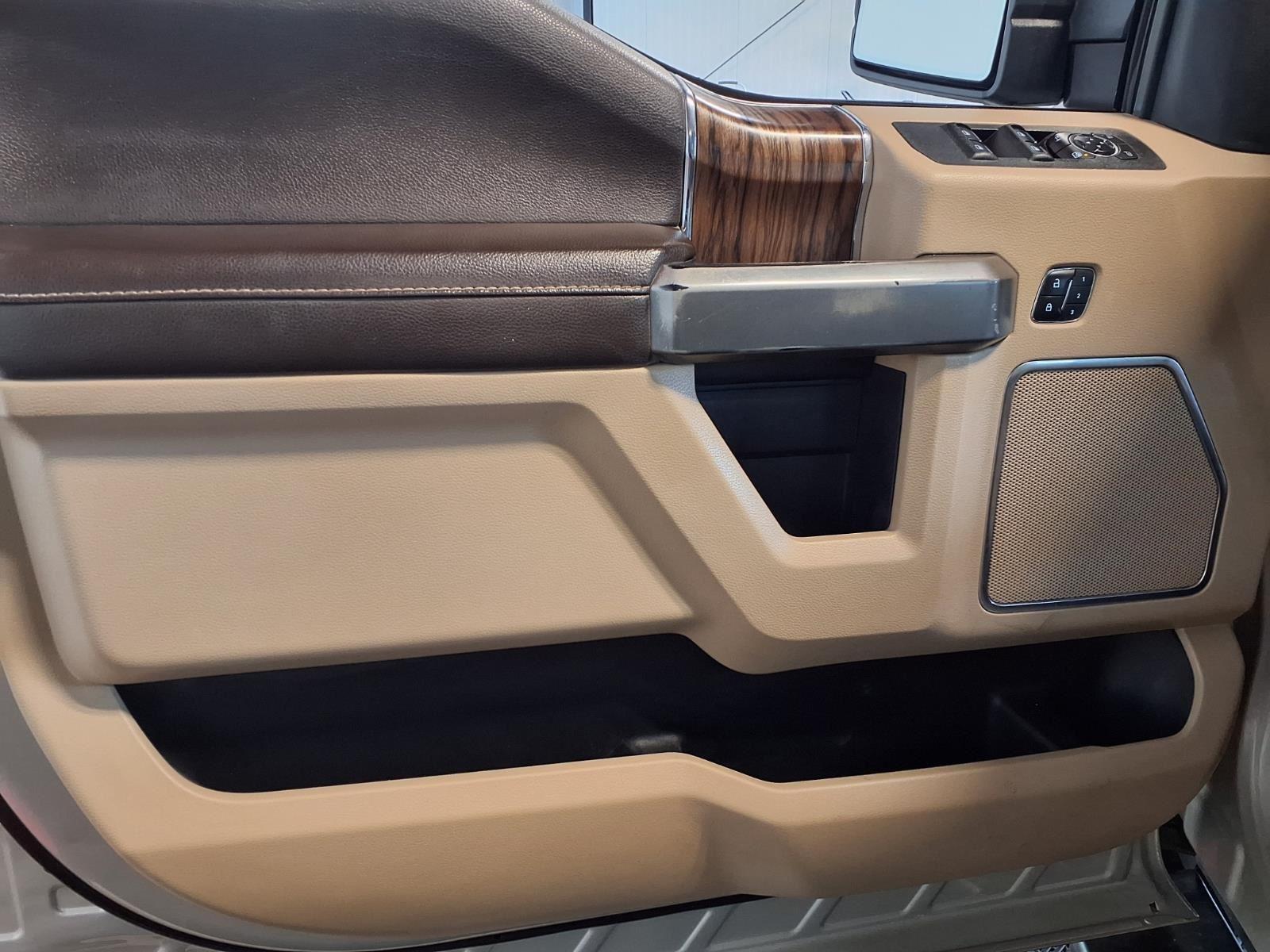 2018 Ford F-150 LARIAT - White Gold exterior view 16