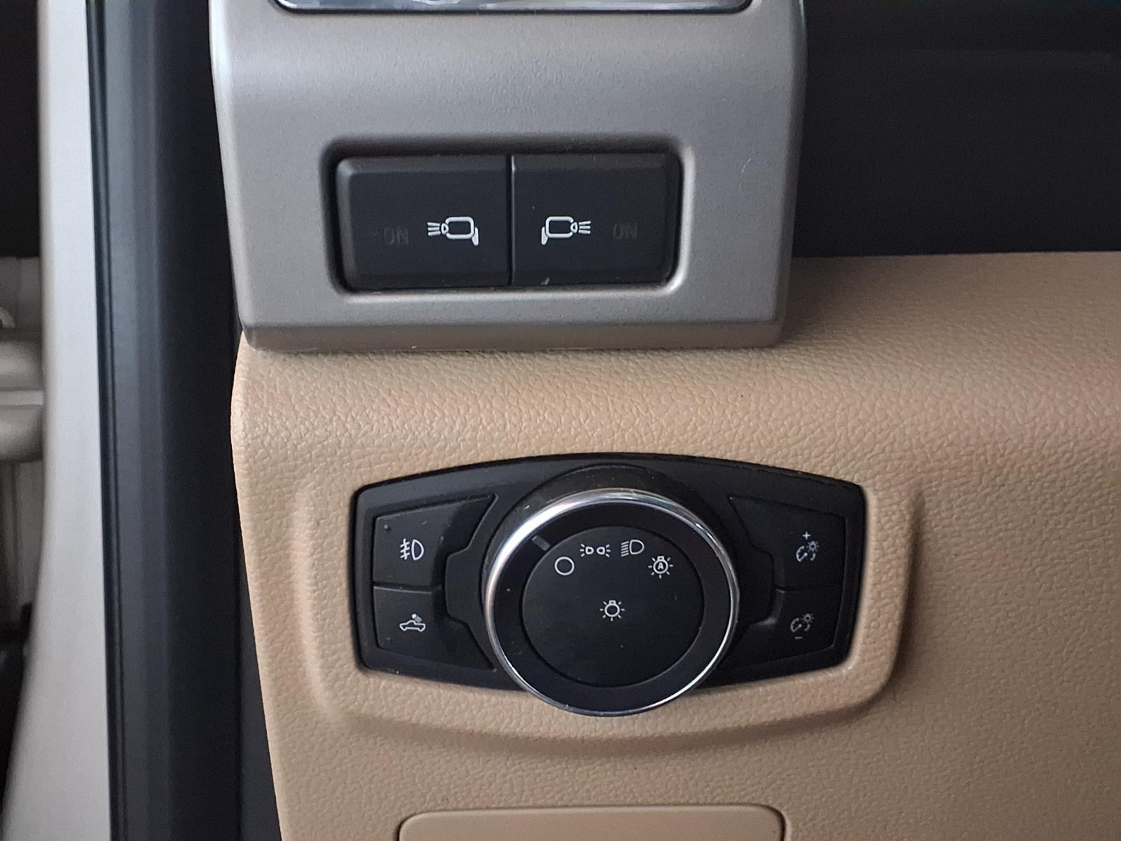 2018 Ford F-150 LARIAT - White Gold exterior view 18