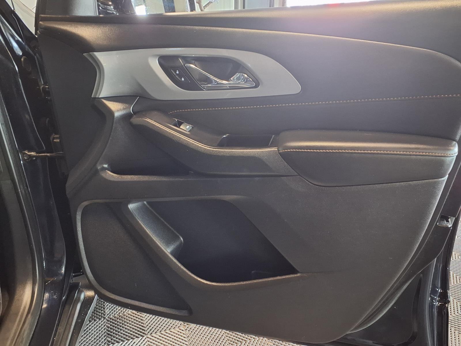 2020 Chevrolet Traverse LT Cloth - Midnight Blue Metallic exterior view 14